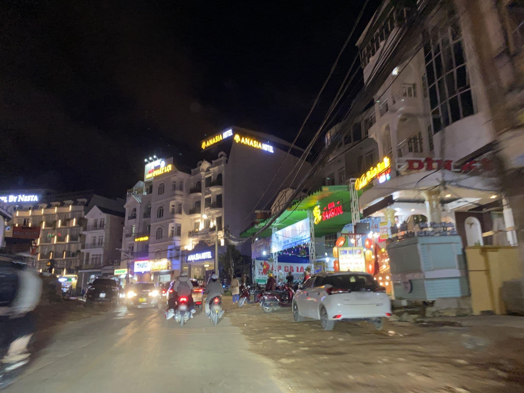 Street view near Kim Tâm An Hotel, Ðà Lạt — © DriveWithHoang (CC BY-SA · Mapillary)