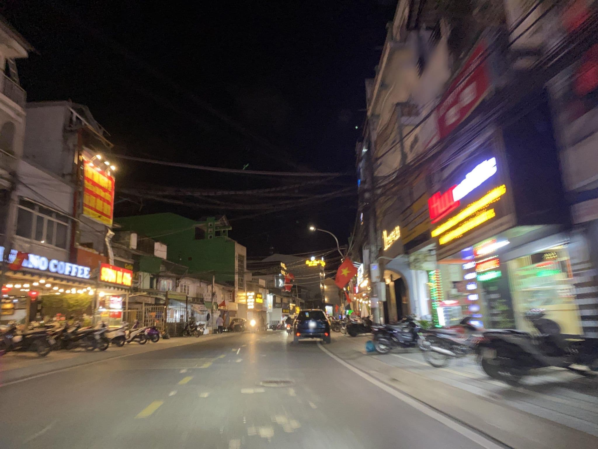 Street view near Newland Hostel, Ðà Lạt — © DriveWithHoang (CC BY-SA · Mapillary)
