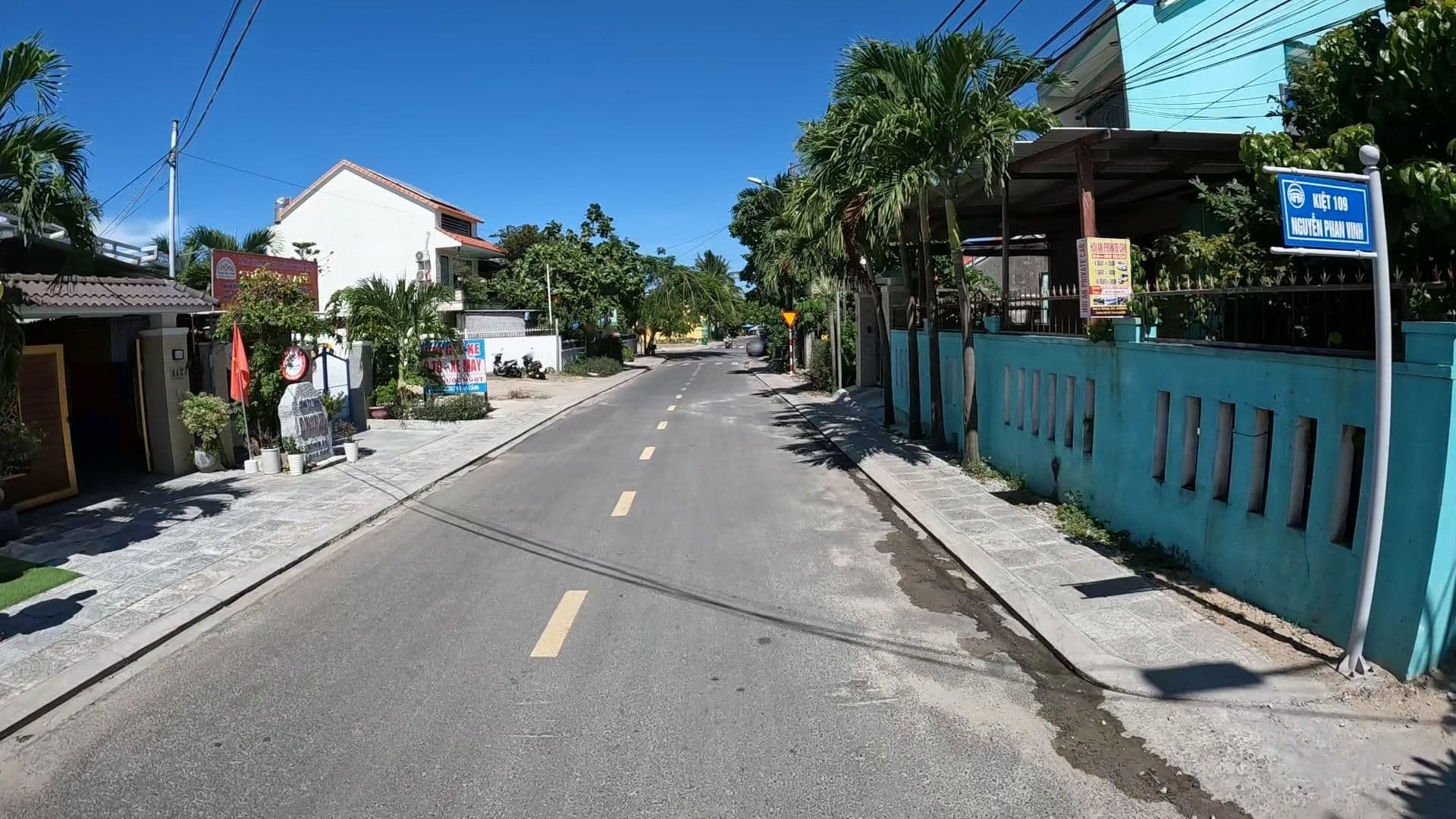 Street view near Aira Boutique Hoi An, Tra Que Vegetable Village — © lucomsky (CC BY-SA · Mapillary)