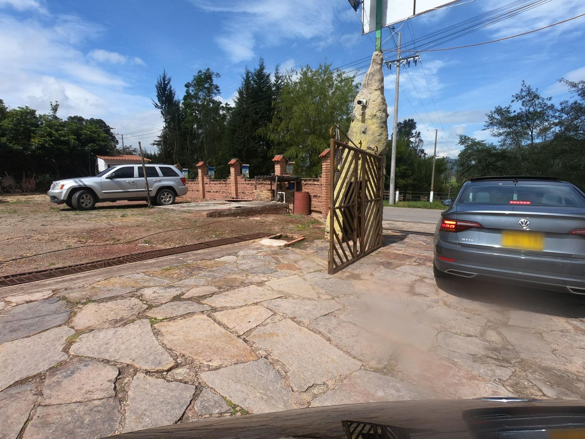 Street view near Hotel Campestre Inaoska Ecospa, Nobsa — © angoca (CC BY-SA · Mapillary)