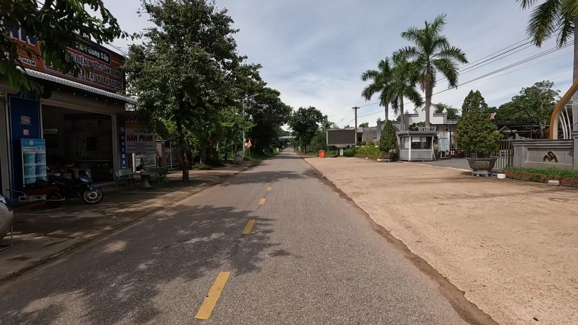 Street view near My Son Heritage Resort & Spa, Đại Cường — © lucomsky (CC BY-SA · Mapillary)