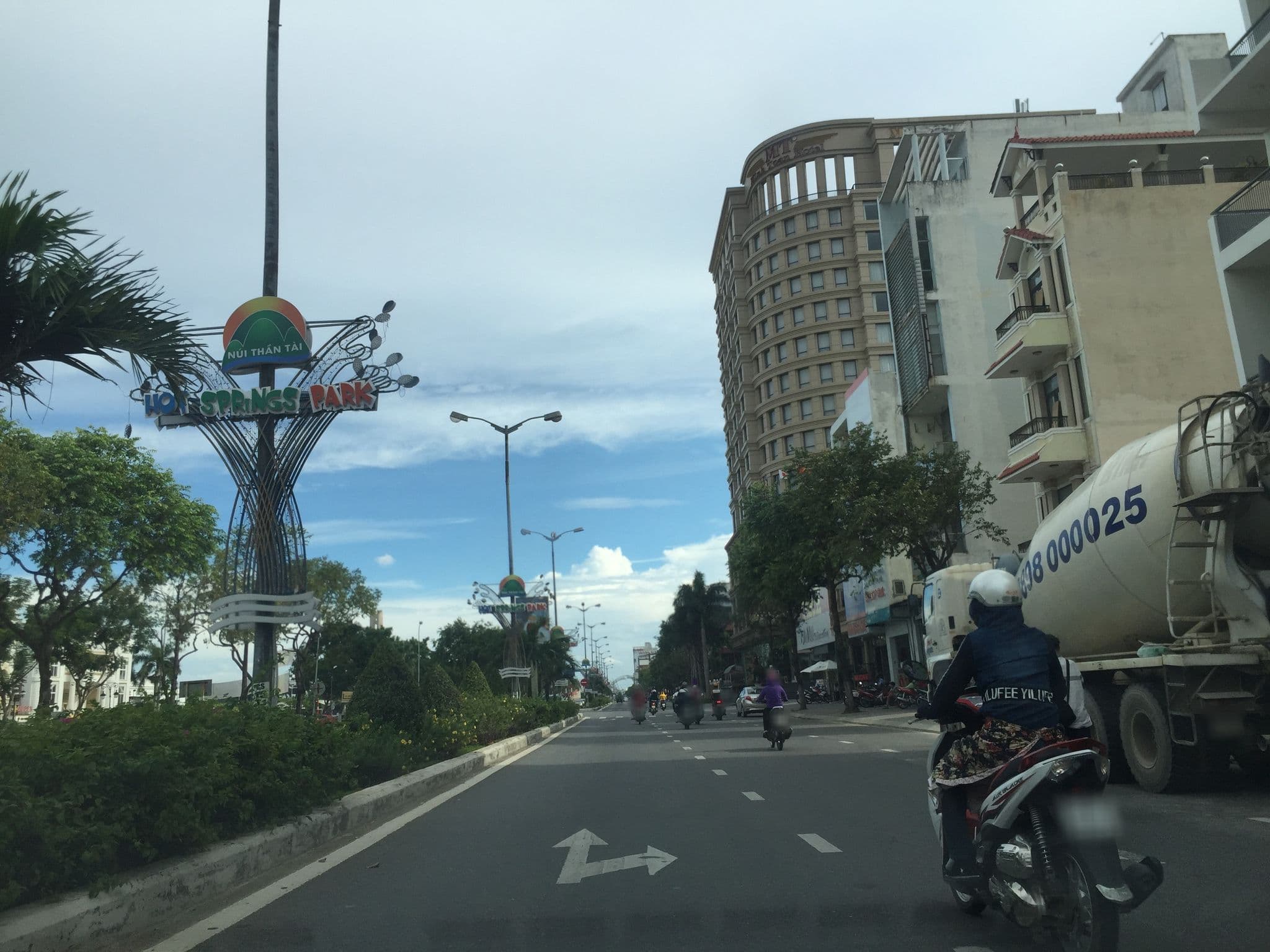 Street view near Lamanga Hotel & Suites, Sơn Trà — © duytc (CC BY-SA · Mapillary)