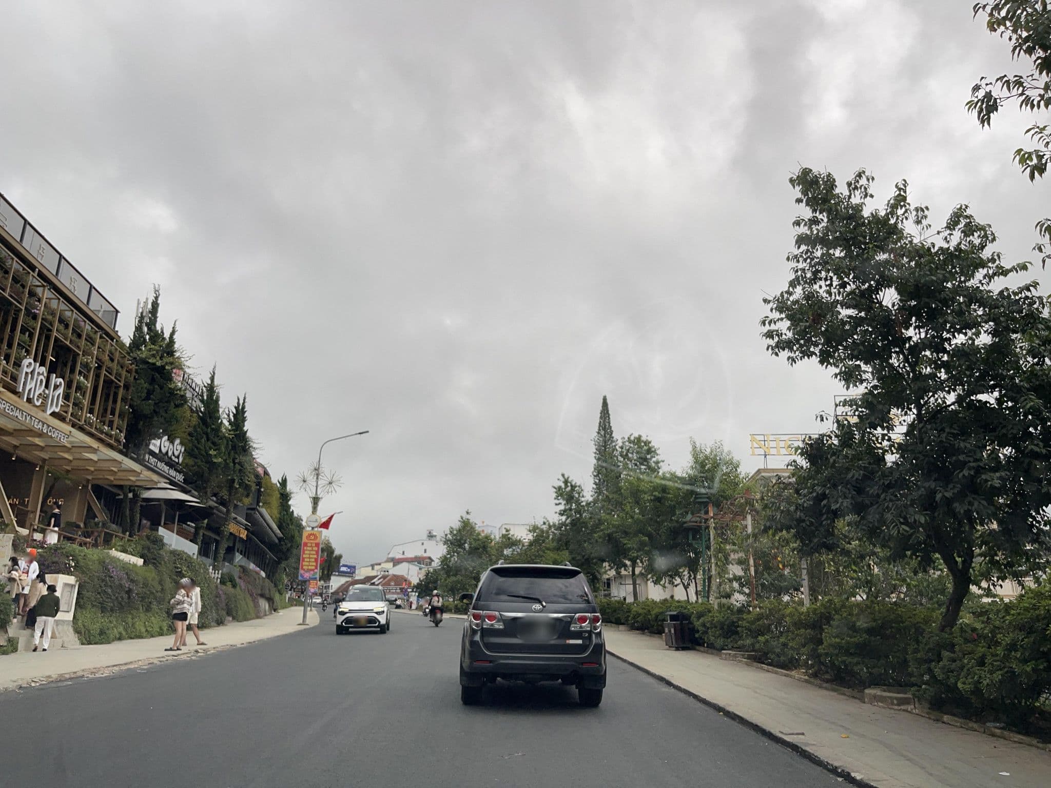 Street view near OYO 428 QA Hotel, Ðà Lạt — © DriveWithHoang (CC BY-SA · Mapillary)