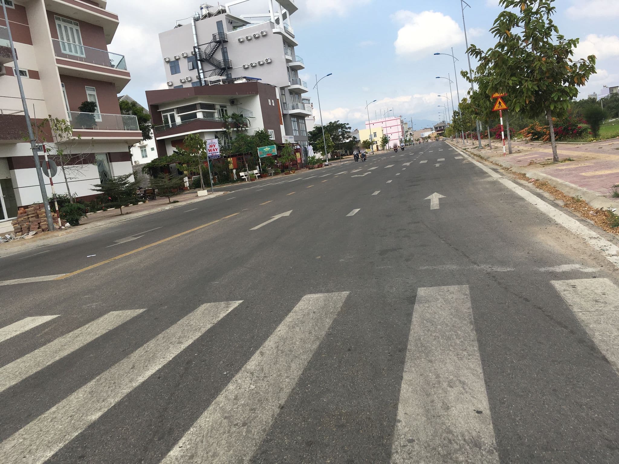 Street view near Mia Hotel, Phan Rang-Tháp Chàm — © theboman01 (CC BY-SA · Mapillary)