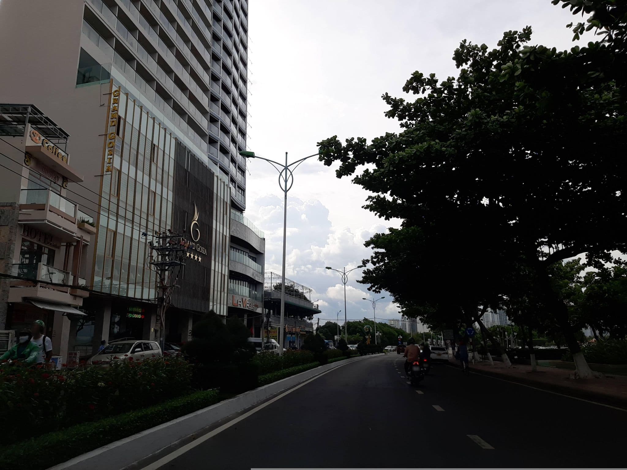 Street view near Imperial Hotel, Nha Trang — © DriveWithHoang (CC BY-SA · Mapillary)