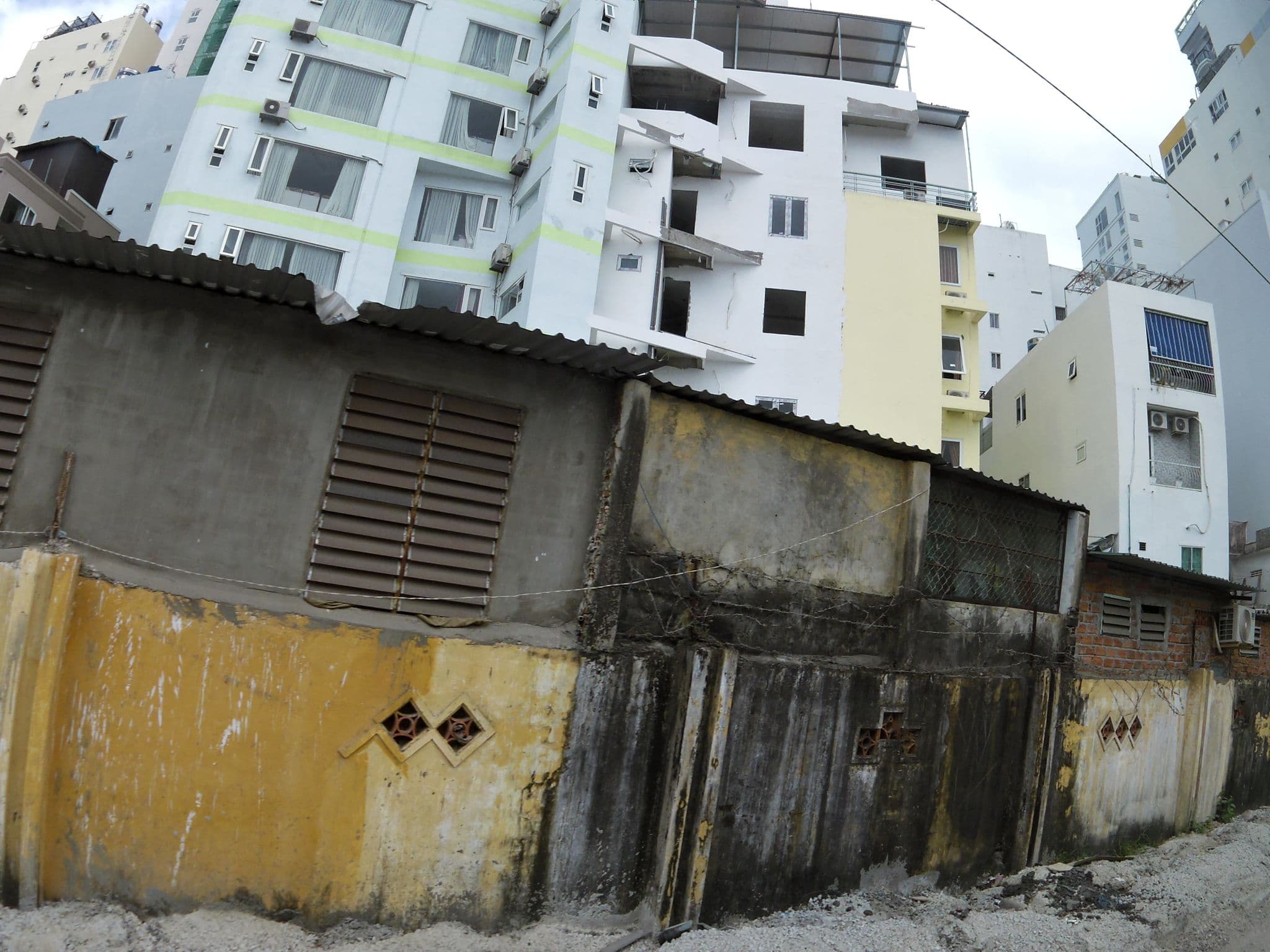 Street view near Giấc Mơ Hotel, Nha Trang — © skillsy (CC BY-SA · Mapillary)