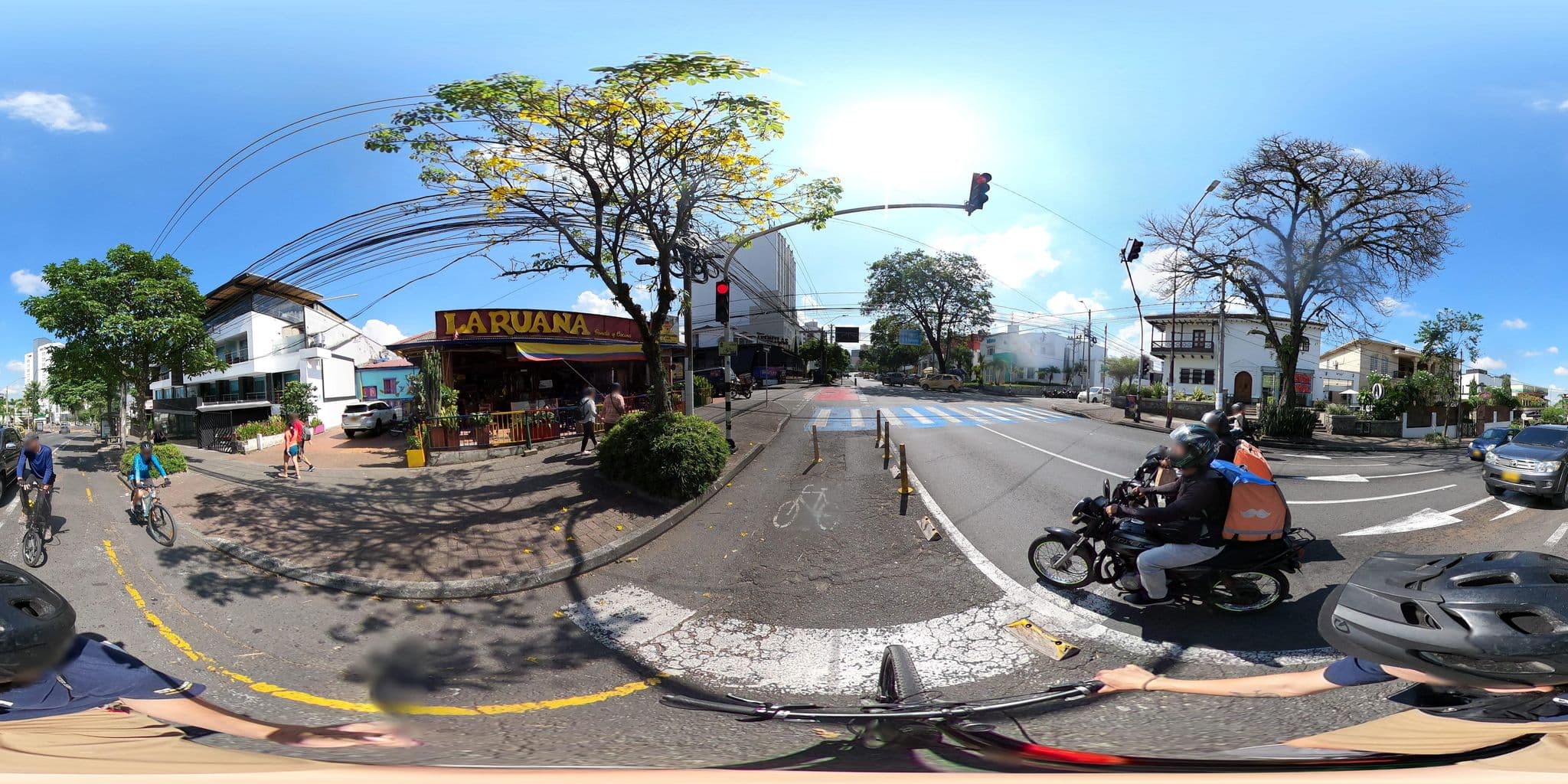 Street view near Zi One Luxury Hotel, Pereira — © Siatodo (CC BY-SA · Mapillary)