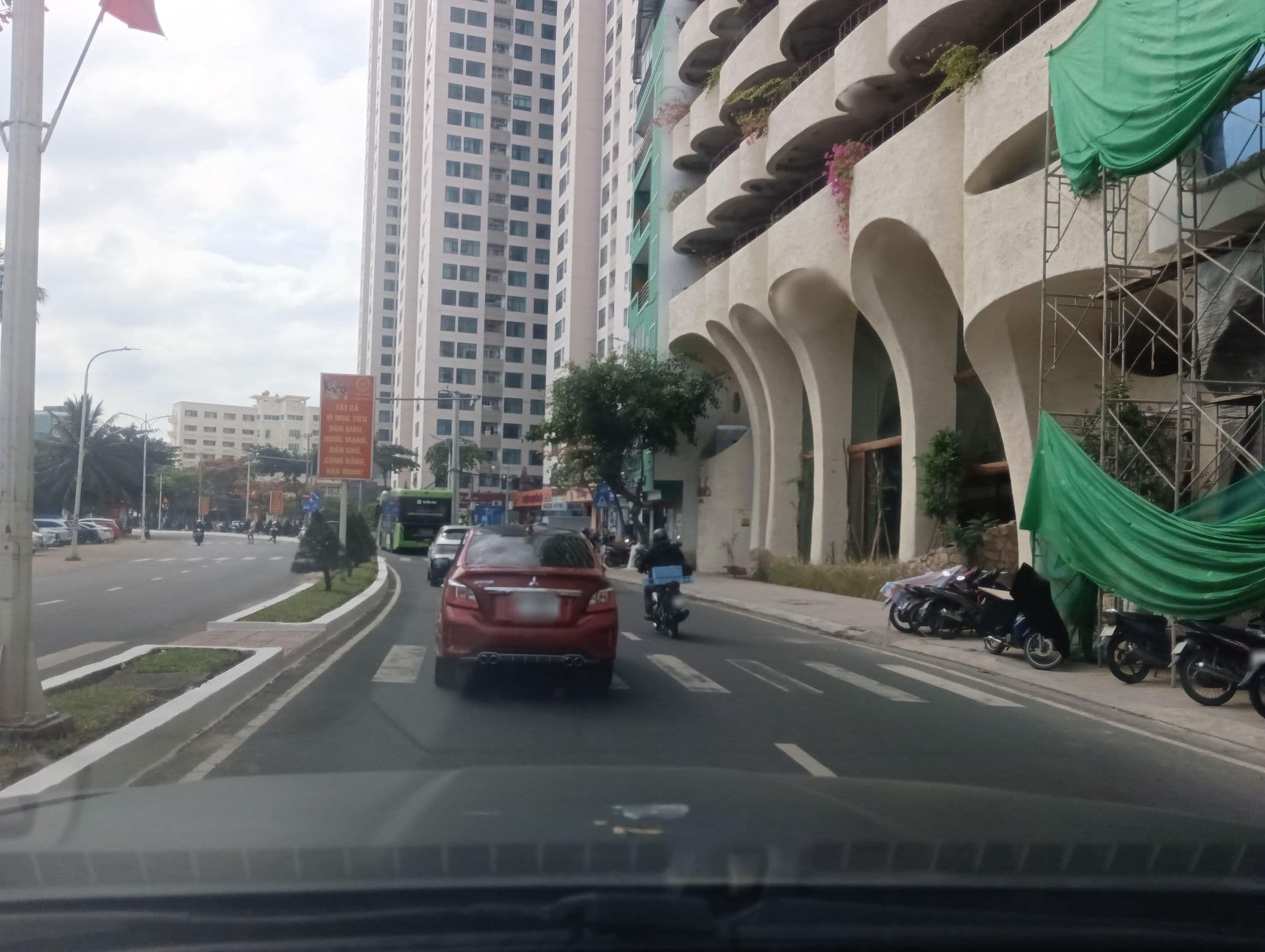 Street view near The Mcr Luxury, Nha Trang — © builangbat (CC BY-SA · Mapillary)