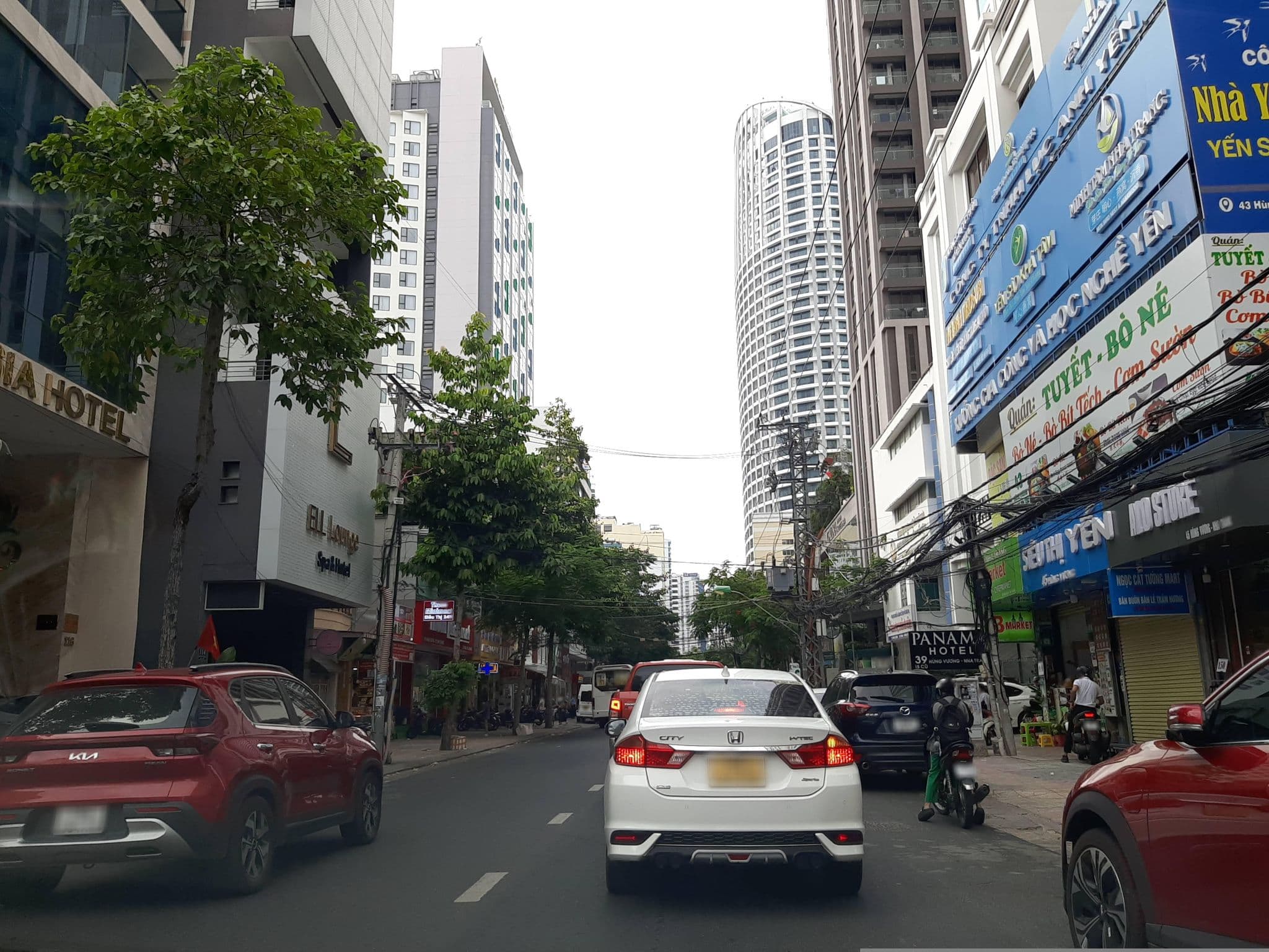 Street view near Gosia Hotel, Nha Trang — © DriveWithHoang (CC BY-SA · Mapillary)
