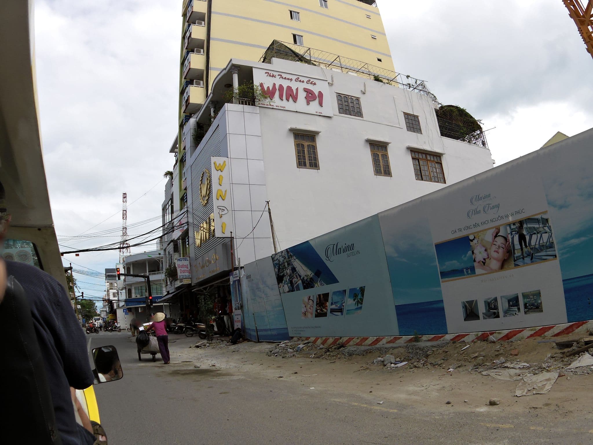 Street view near Hướng Dương Hotel, Nha Trang — © skillsy (CC BY-SA · Mapillary)
