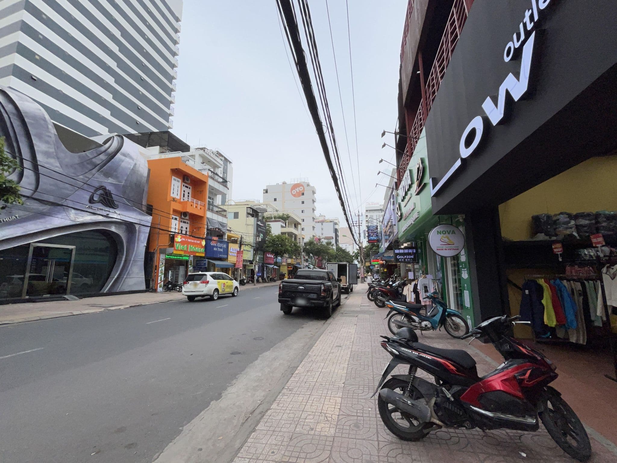 Street view near A B C Hotel, Nha Trang — © ruslan_fat (CC BY-SA · Mapillary)