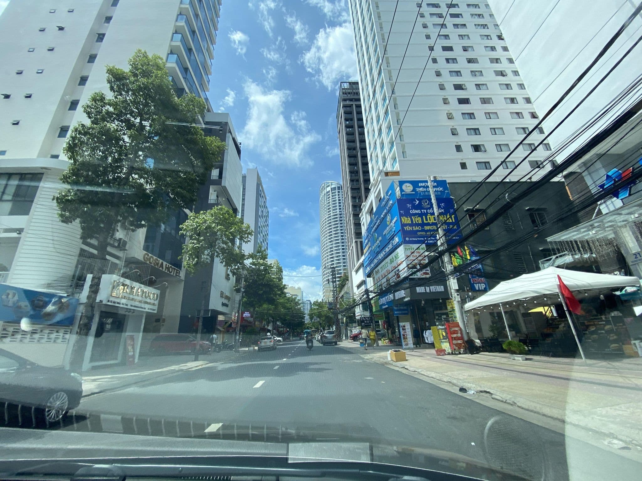 Street view near Thiên Bình Hotel, Nha Trang — © DriveWithHoang (CC BY-SA · Mapillary)