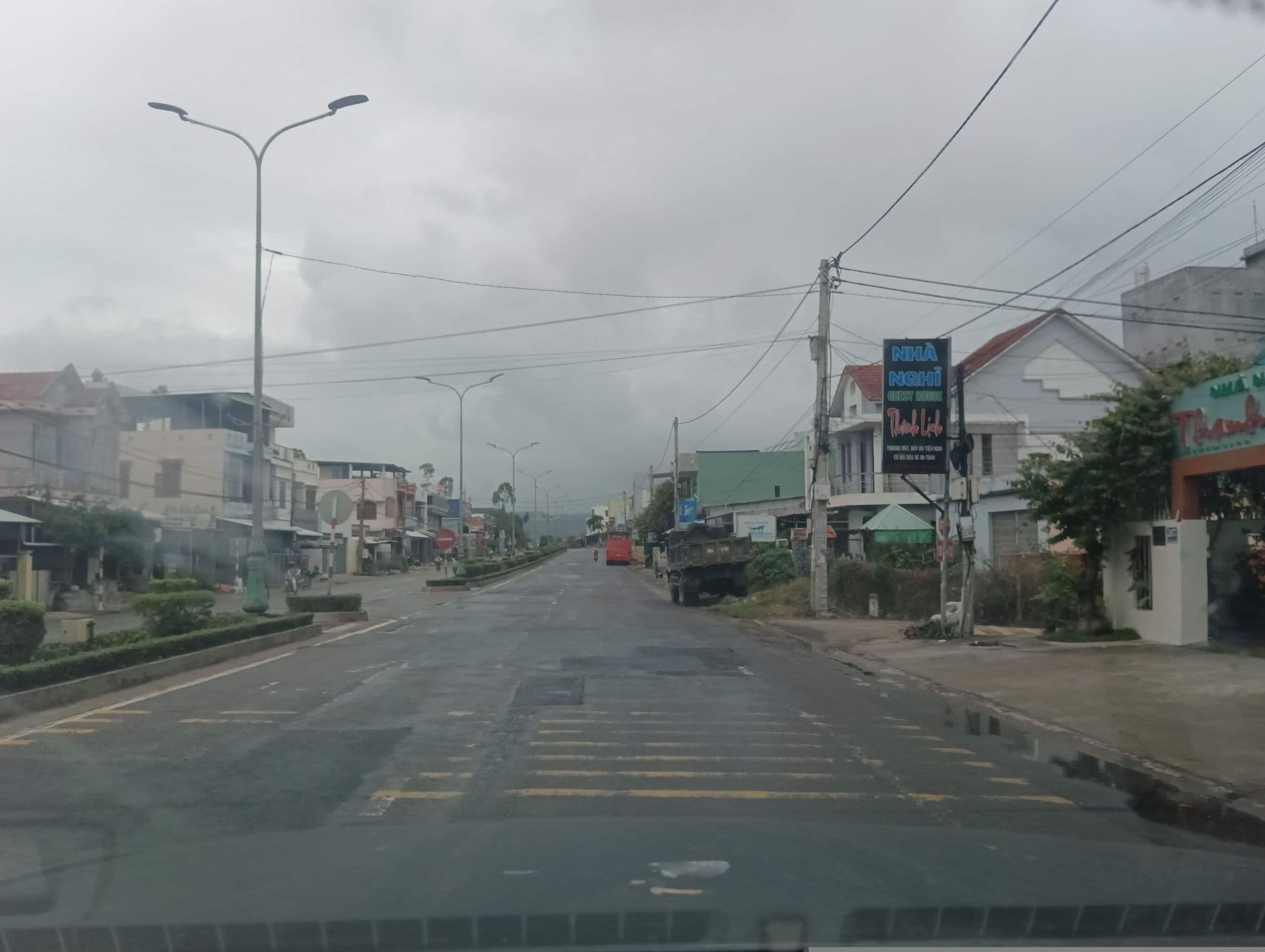 Street view near Motel Thanh Lich, Sông Cầu — © builangbat (CC BY-SA · Mapillary)