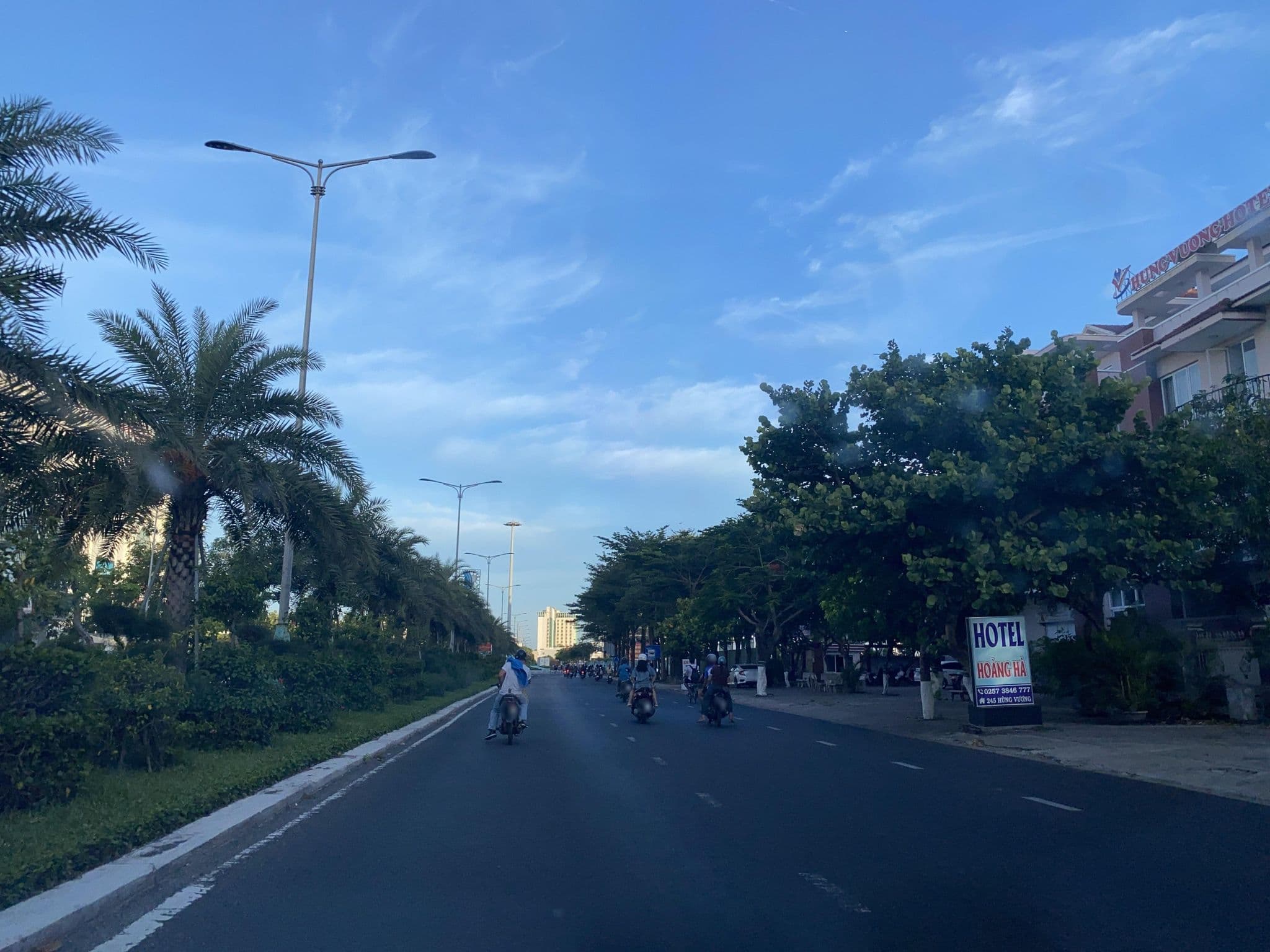 Street view near Hung Vuong Hotel, Tuy Hoa, Tuy Hòa — © DriveWithHoang (CC BY-SA · Mapillary)