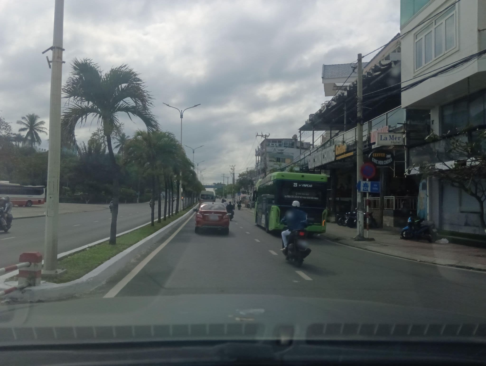 Street view near La Mer Hotel Nha Trang, Nha Trang — © builangbat (CC BY-SA · Mapillary)
