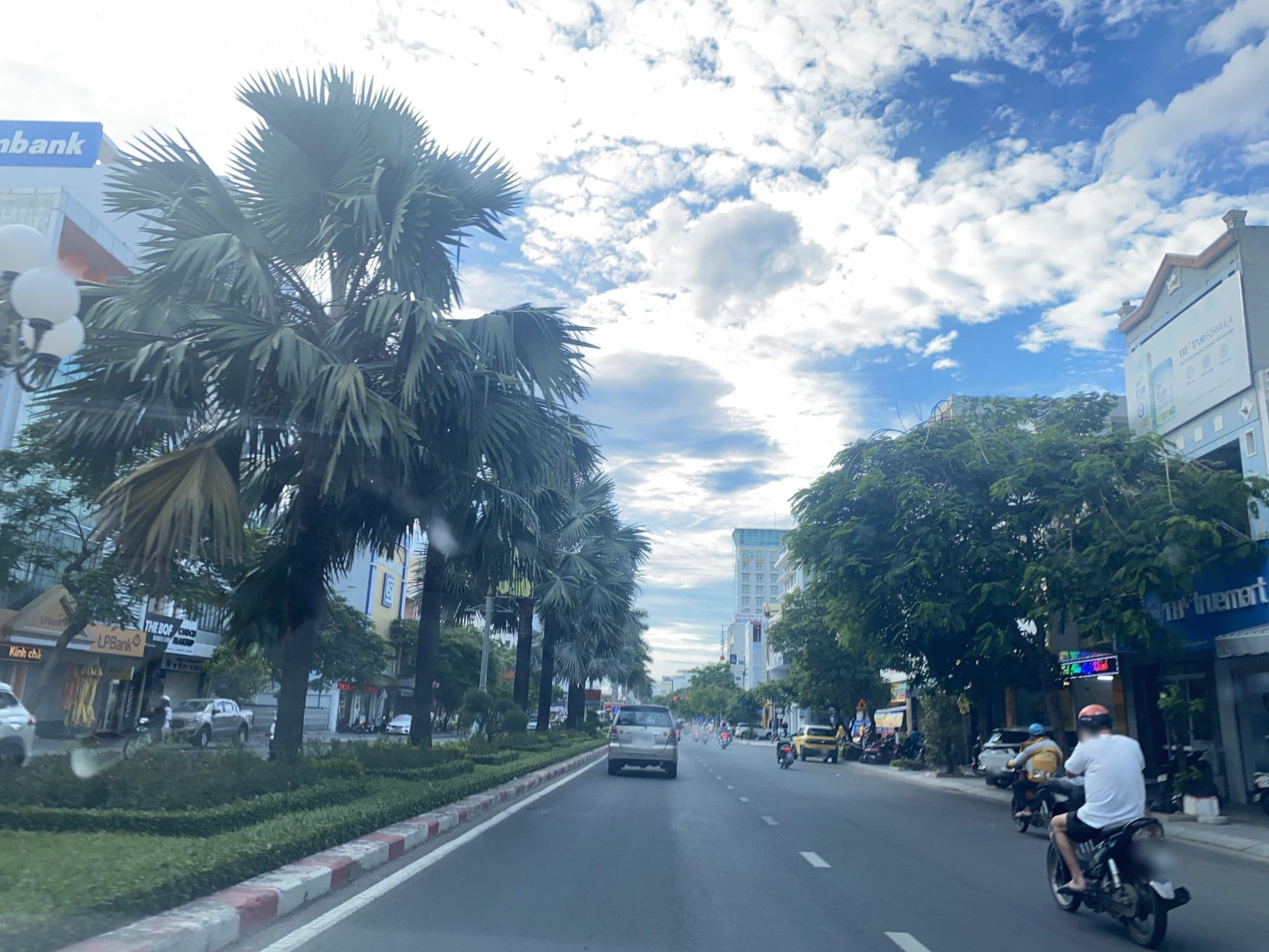 Street view near khách sạn Thanh Kim Anh, Tuy Hòa — © DriveWithHoang (CC BY-SA · Mapillary)