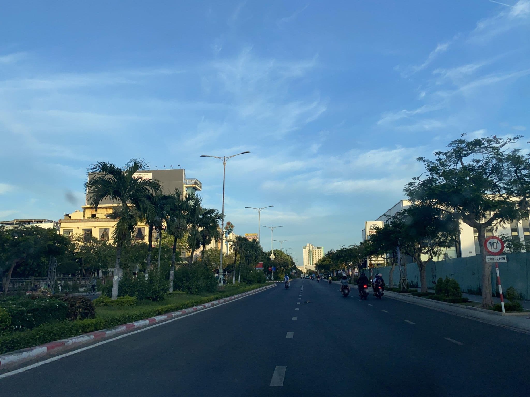 Street view near Hồng Hạc Hotel, Tuy Hòa — © DriveWithHoang (CC BY-SA · Mapillary)