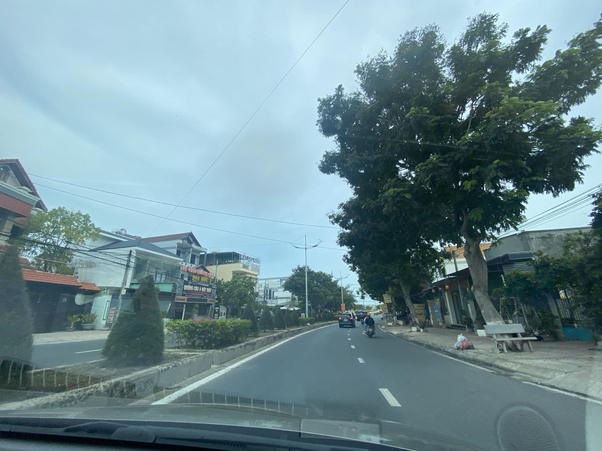 Street view near Khách Sạn Mình An, Cam Ranh — © DriveWithHoang (CC BY-SA · Mapillary)