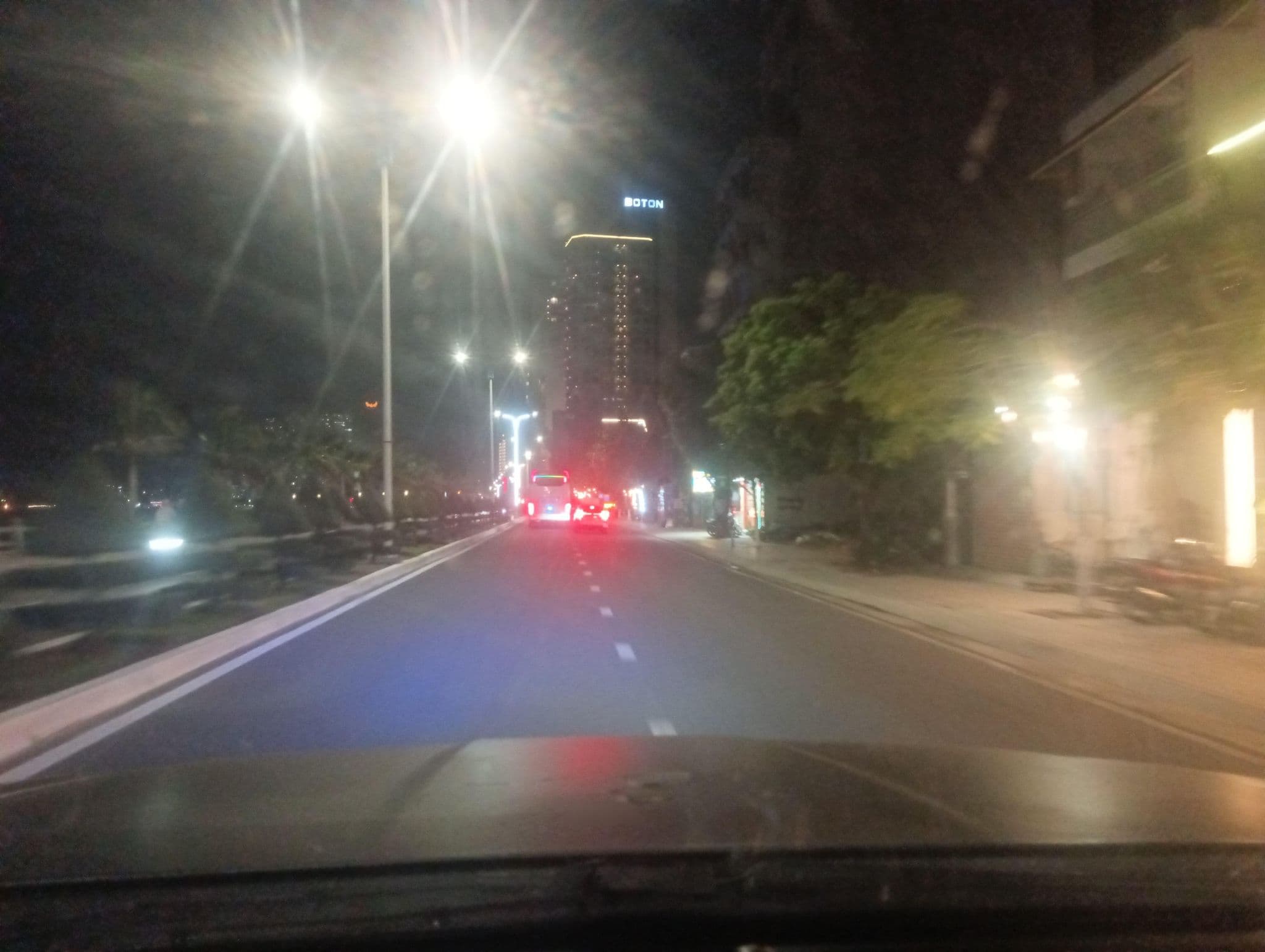 Street view near Joy Trip Hotel - Khách sạn 4 sao Nha Trang sát biển, Nha Trang — © builangbat (CC BY-SA · Mapillary)