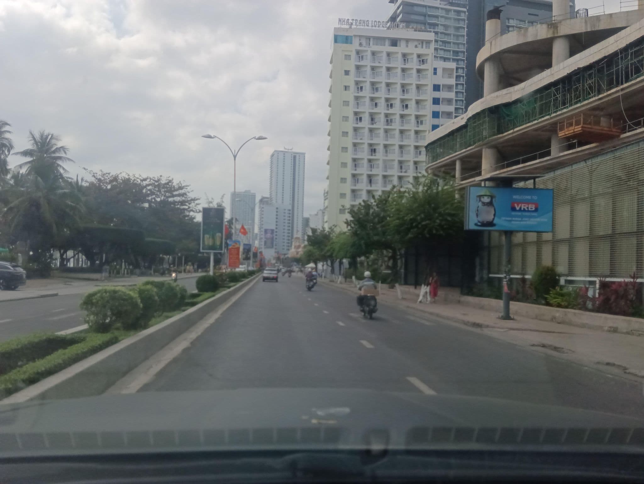 Street view near Hai Yen Hotel, Nha Trang — © builangbat (CC BY-SA · Mapillary)