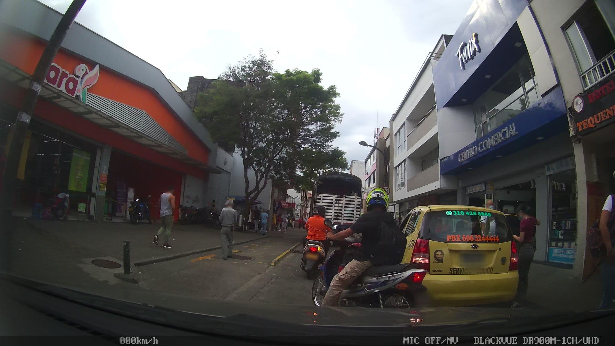 Street view near Hotel Tequendama, Pereira — © kaart_2 (CC BY-SA · Mapillary)