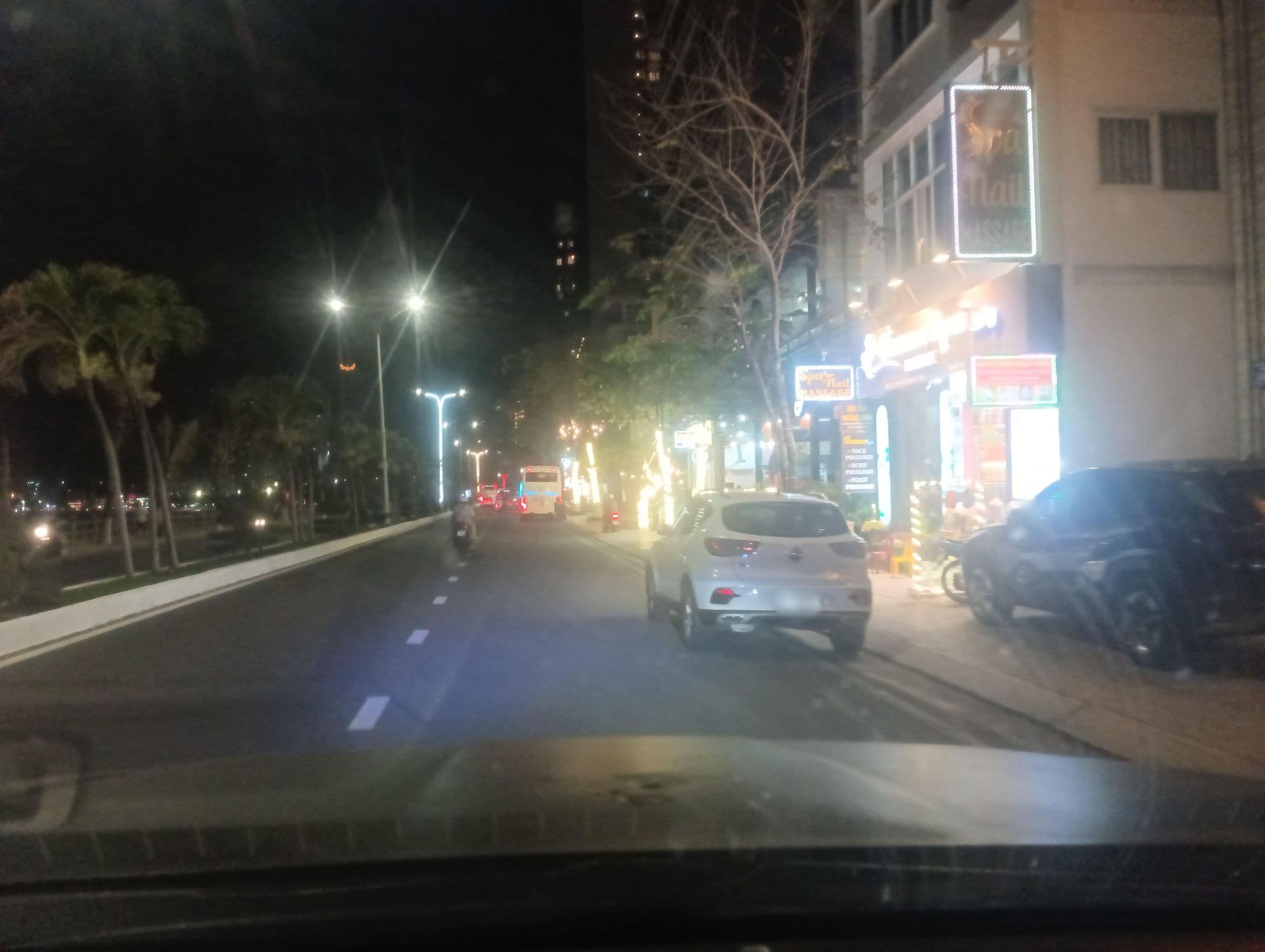 Street view near Lenid Hotel Nha Trang, Nha Trang — © builangbat (CC BY-SA · Mapillary)