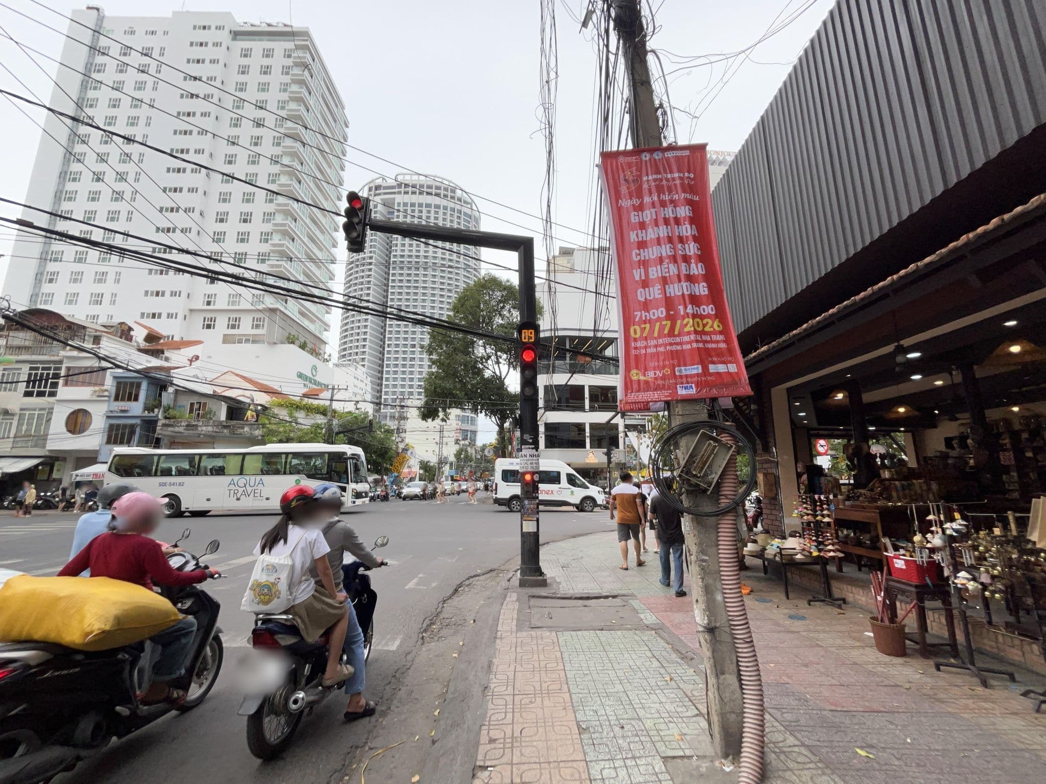 Street view near Vector Hostel, Nha Trang — © ruslan_fat (CC BY-SA · Mapillary)