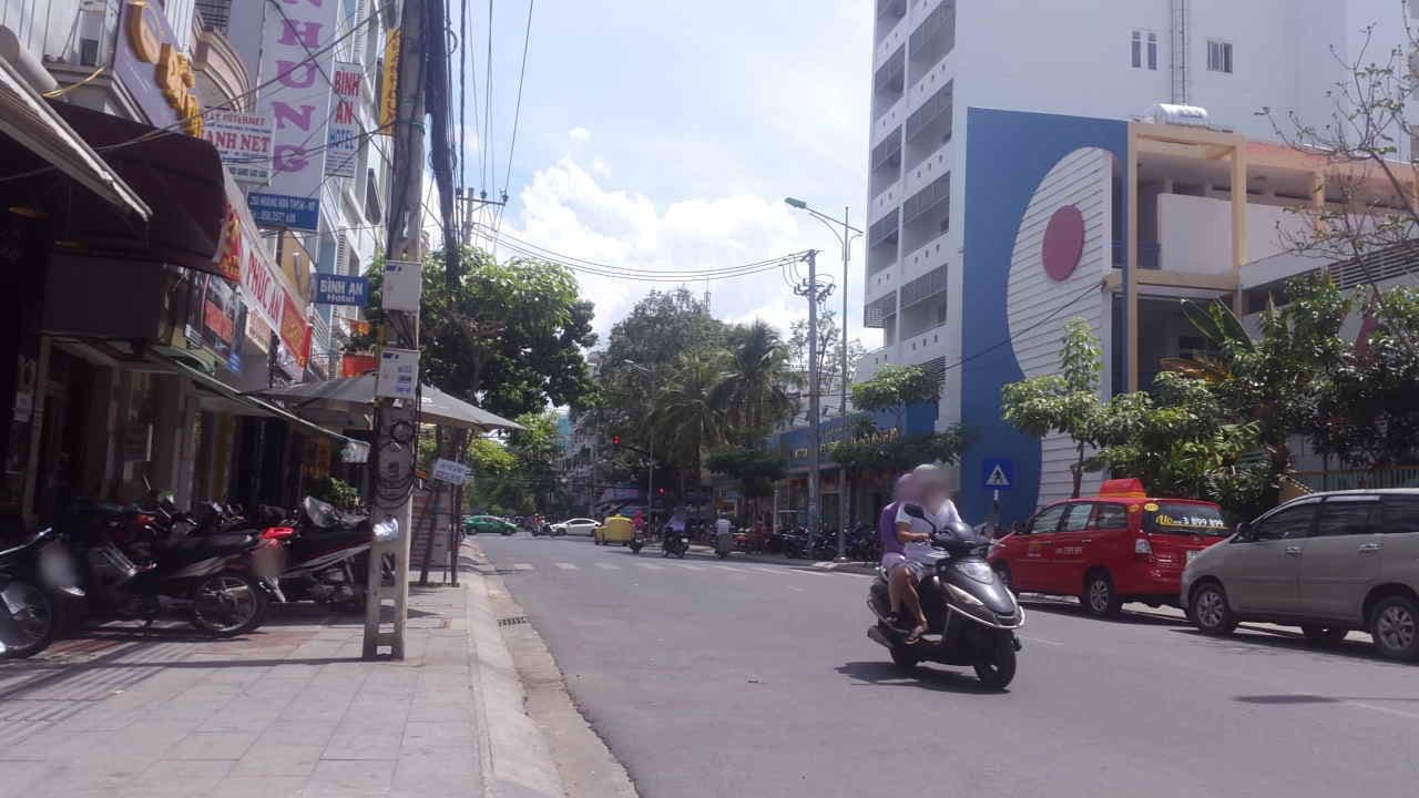 Street view near Thiên Tài Hotel, Nha Trang — © hoangvietanh (CC BY-SA · Mapillary)