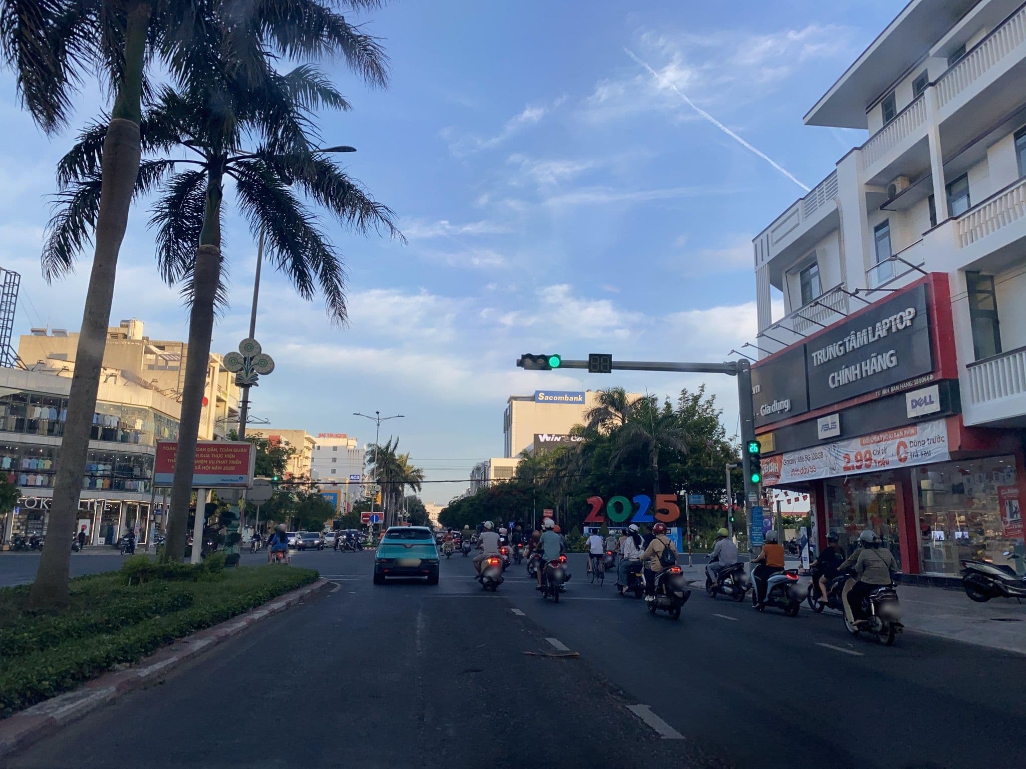 Street view near Phu Yen Everyday Hotel, Tuy Hòa — © DriveWithHoang (CC BY-SA · Mapillary)