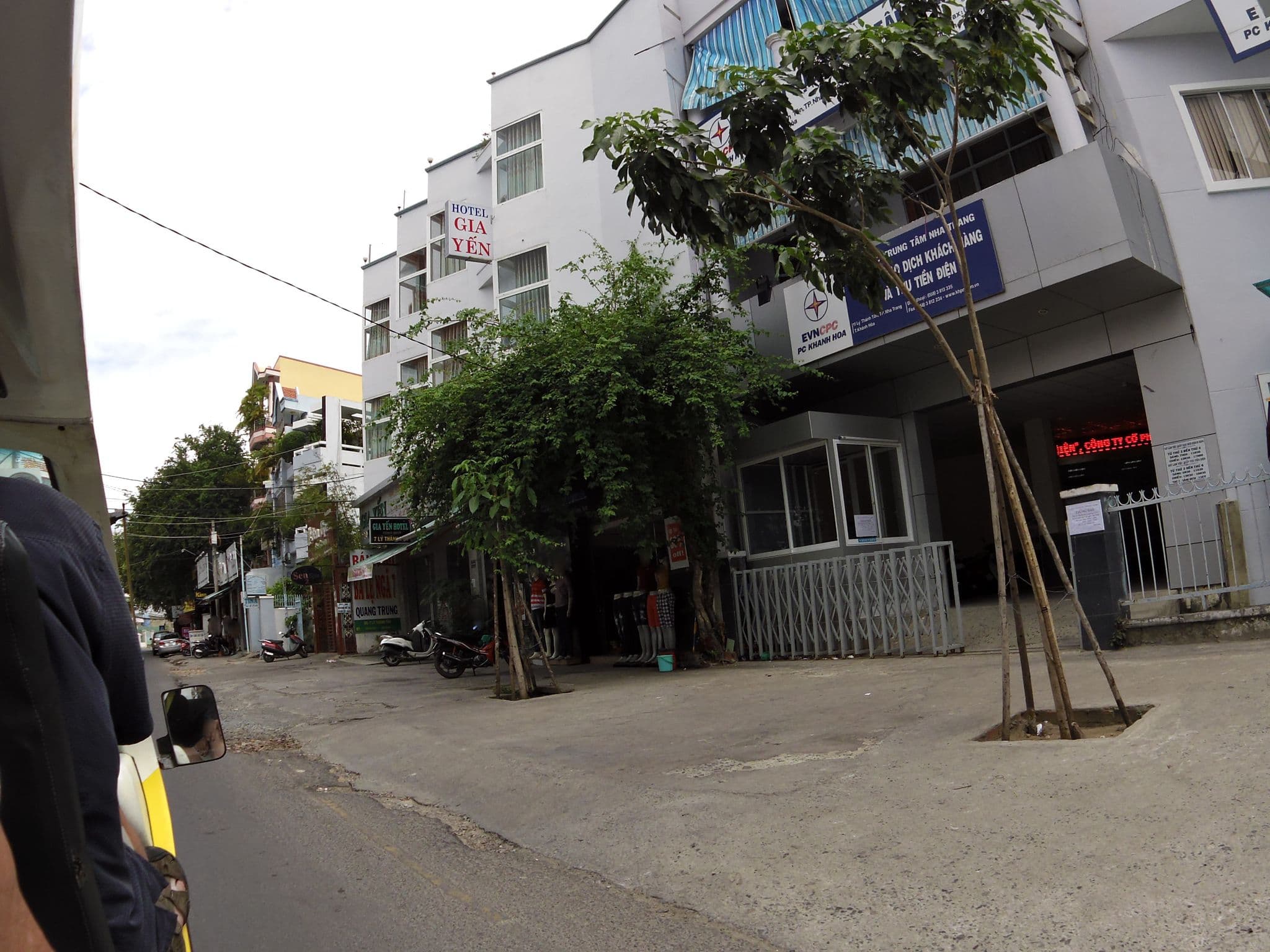Street view near Gia Yen Hotel, Nha Trang — © skillsy (CC BY-SA · Mapillary)