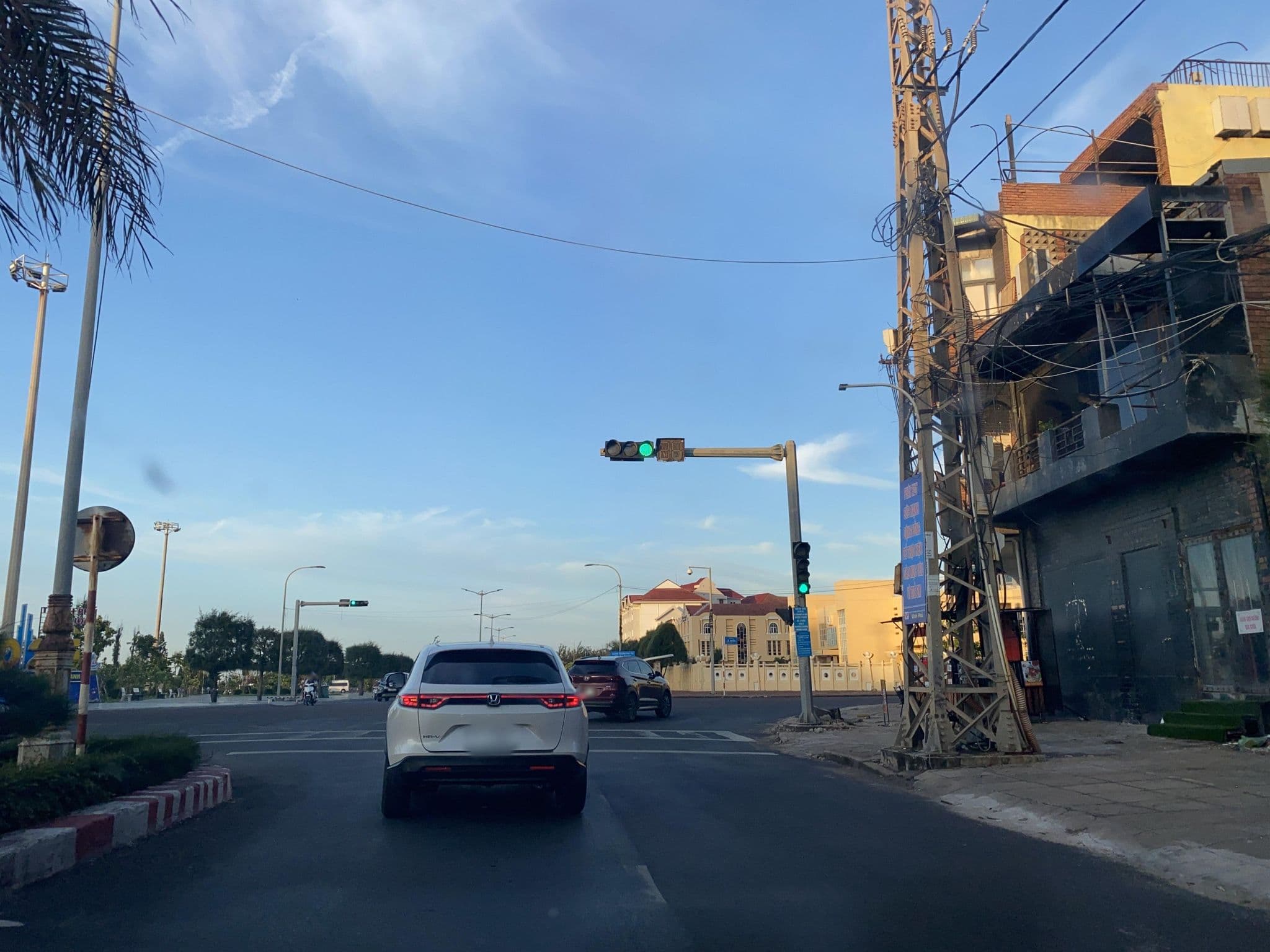Street view near Sam Stay, Tuy Hòa — © DriveWithHoang (CC BY-SA · Mapillary)