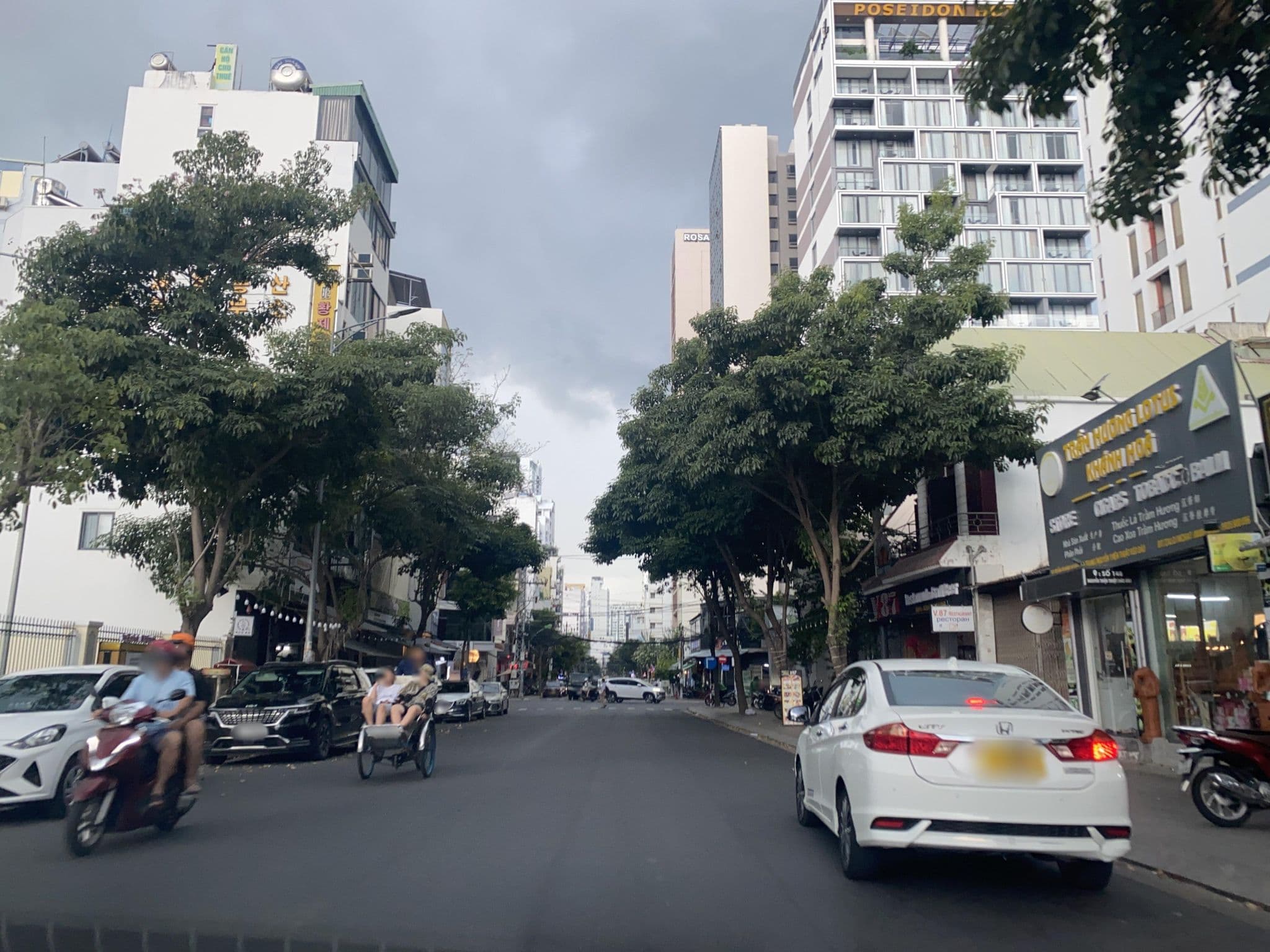 Street view near Le Delta hotel (ex.Ban Me Dakruco), Nha Trang — © DriveWithHoang (CC BY-SA · Mapillary)