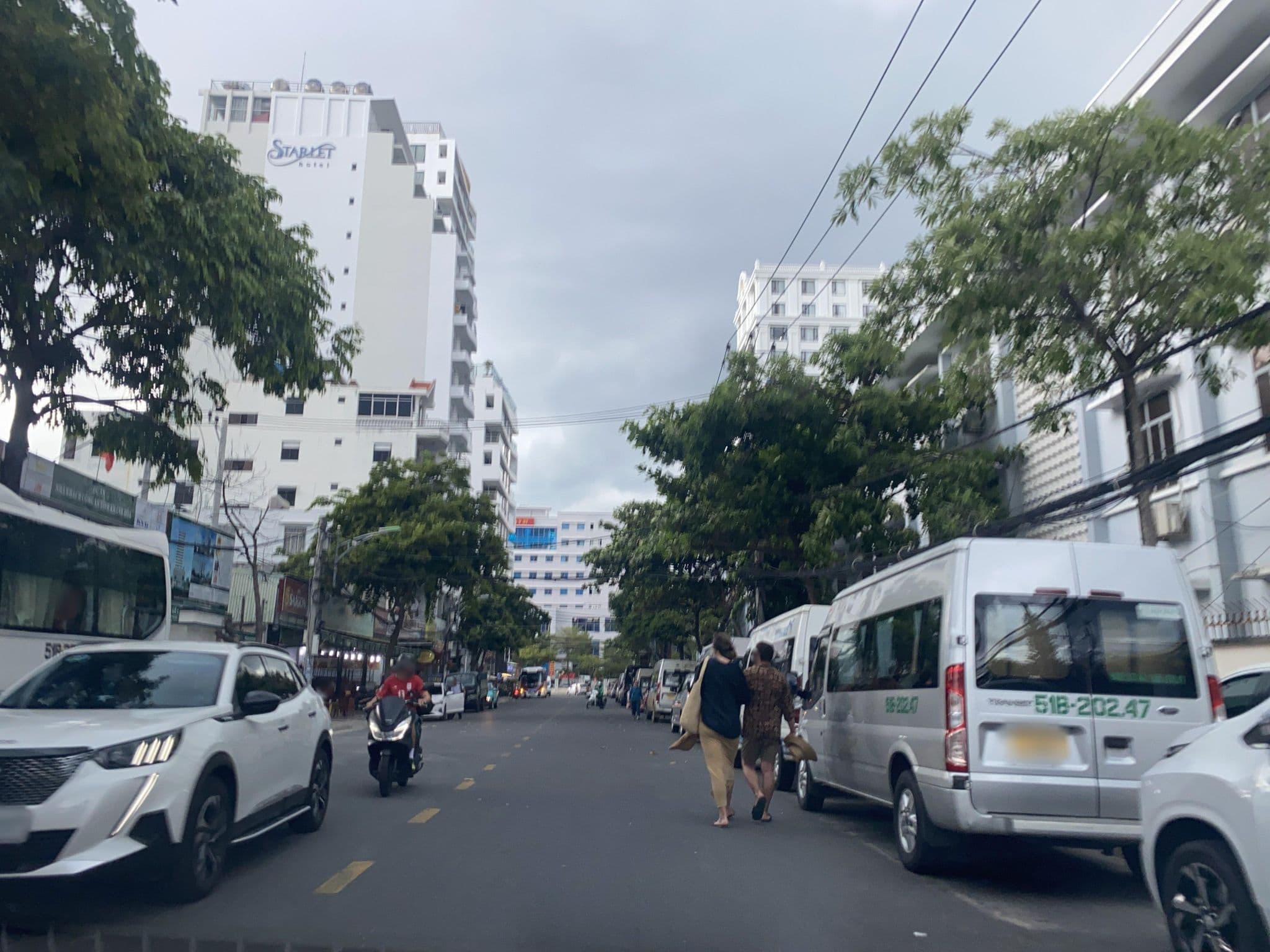 Street view near Hoàng Tùng Hotel, Nha Trang — © DriveWithHoang (CC BY-SA · Mapillary)