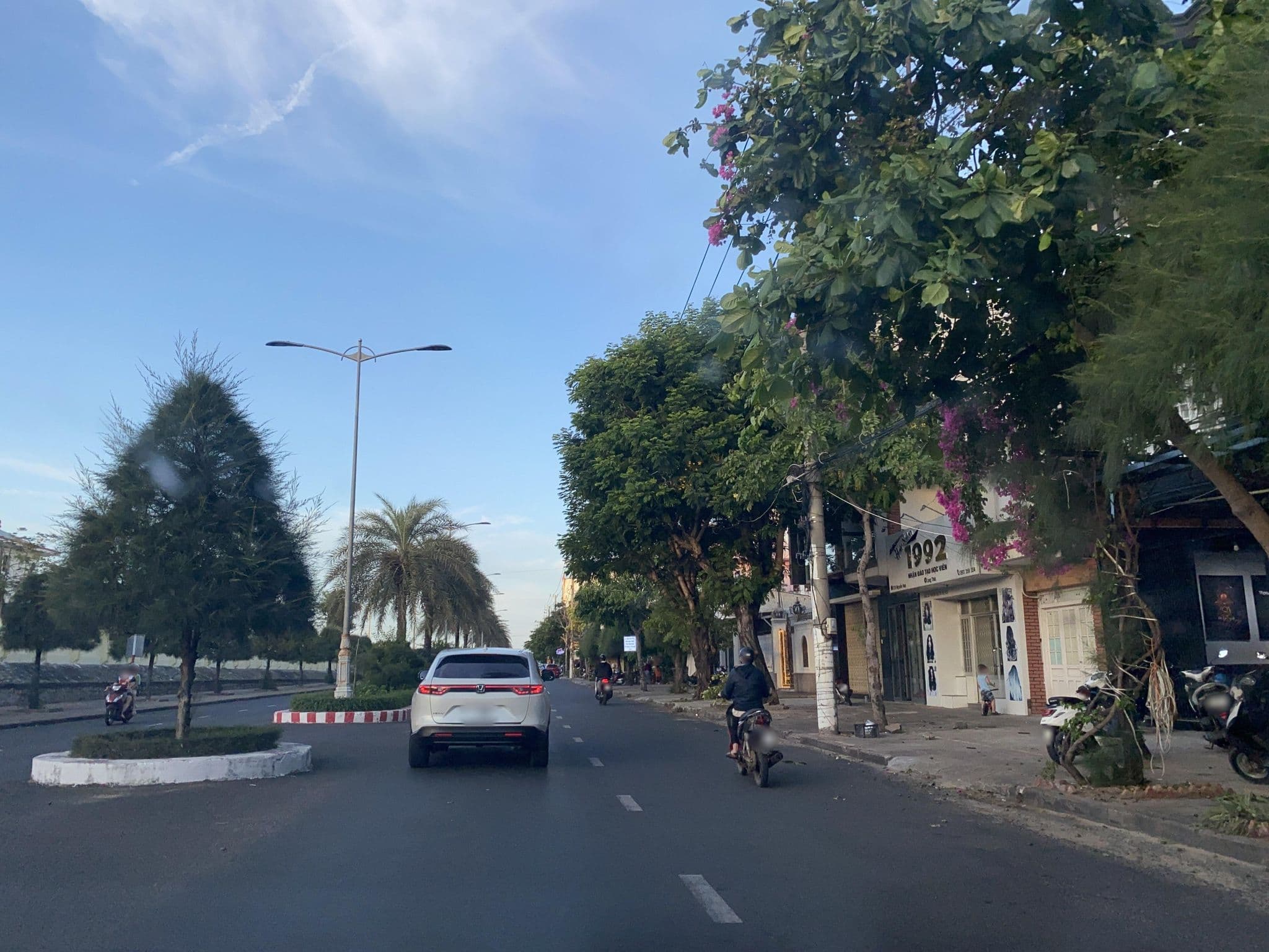 Street view near Nhiệt Đới Hotel, Tuy Hòa — © DriveWithHoang (CC BY-SA · Mapillary)