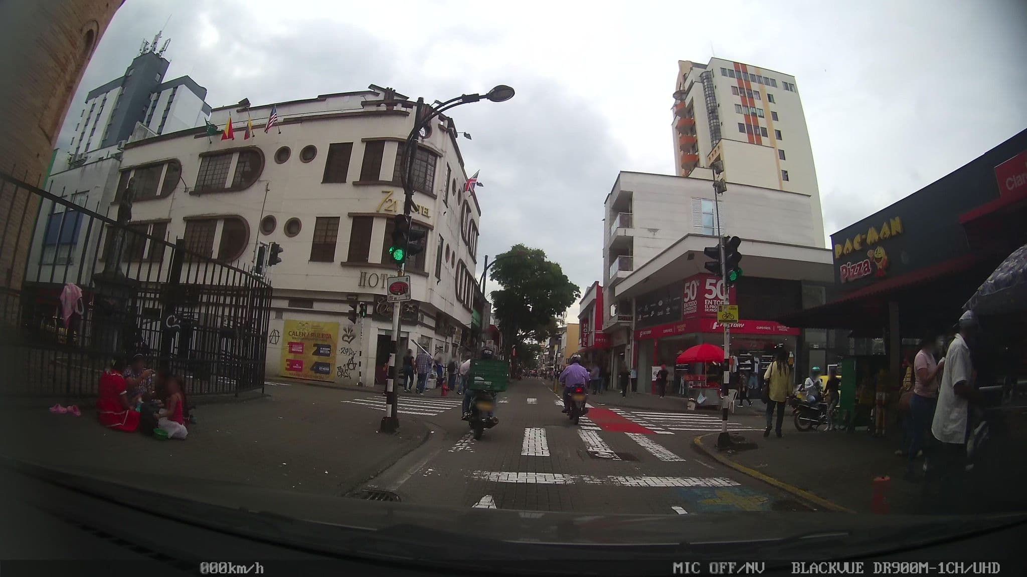 Street view near Hotel Arco Iris, Pereira — © kaart_2 (CC BY-SA · Mapillary)