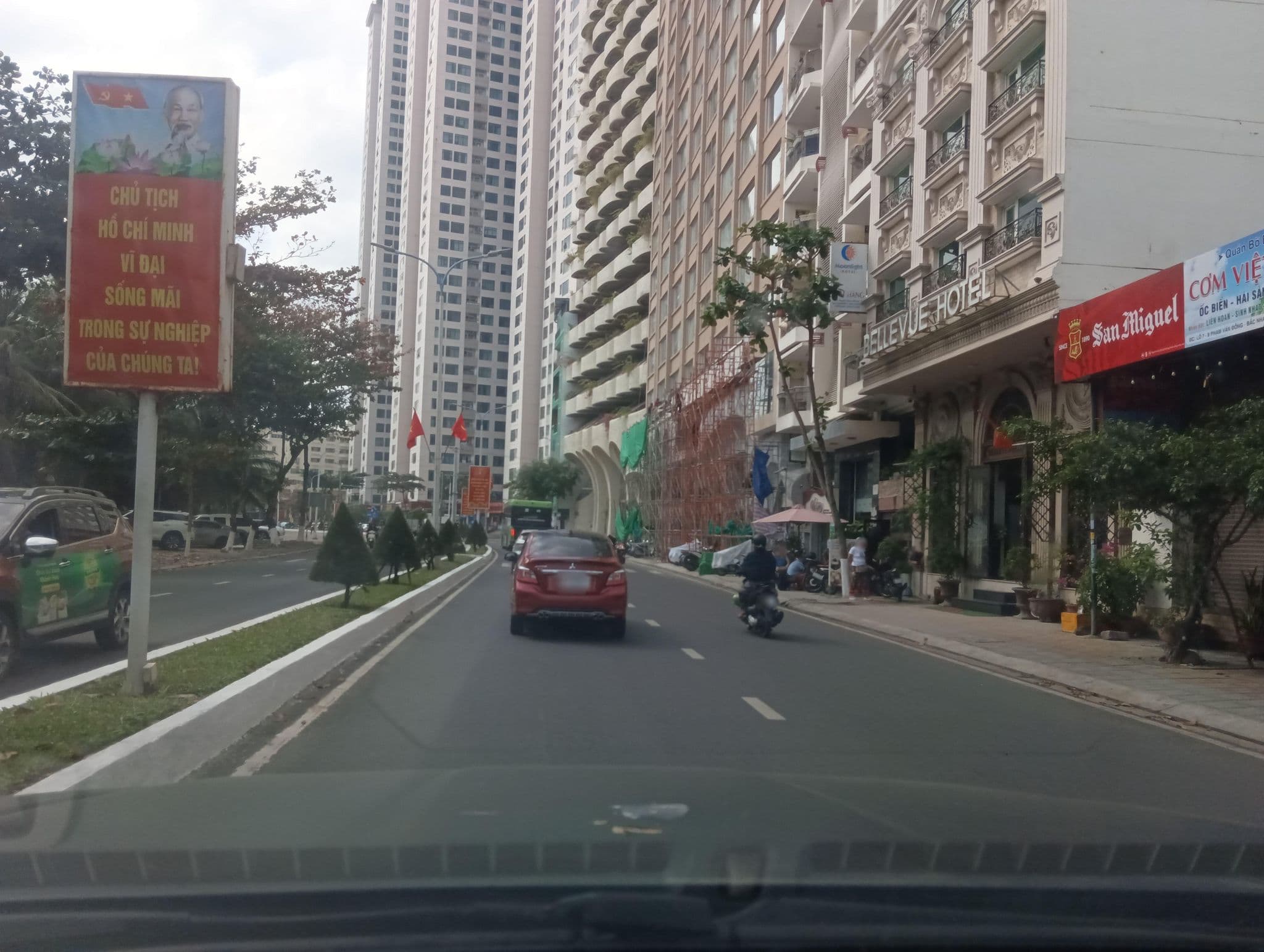 Street view near Bellevue Hotel, Nha Trang — © builangbat (CC BY-SA · Mapillary)
