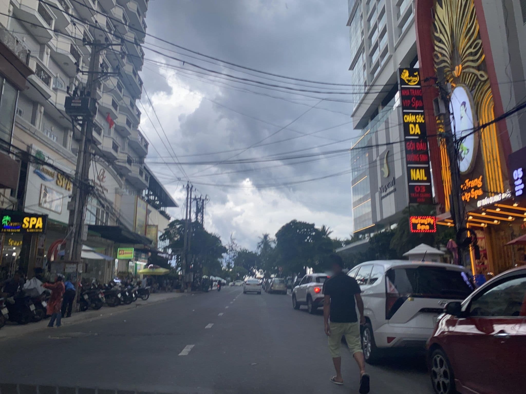 Street view near Nha Trang Beach Hotel, Nha Trang — © DriveWithHoang (CC BY-SA · Mapillary)
