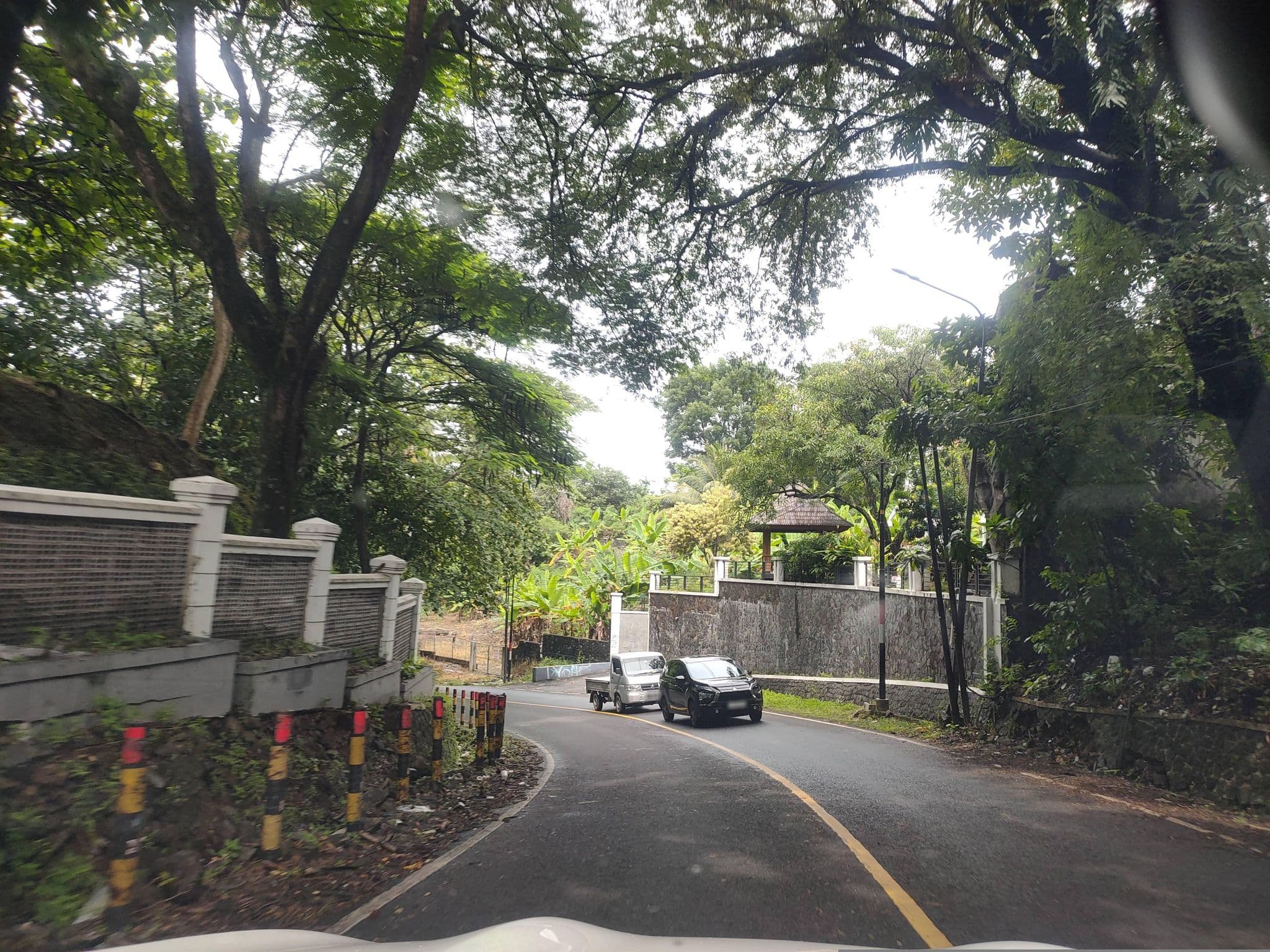 Street view near Erani Tris Village, Pelabuhanratu — © Kaart_Local (CC BY-SA · Mapillary)