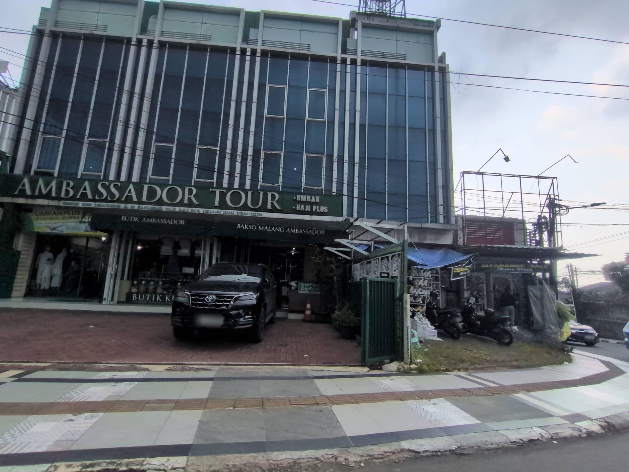 Street view near Hotel Selamat, Sukabumi — © danbjoseph (CC BY-SA · Mapillary)