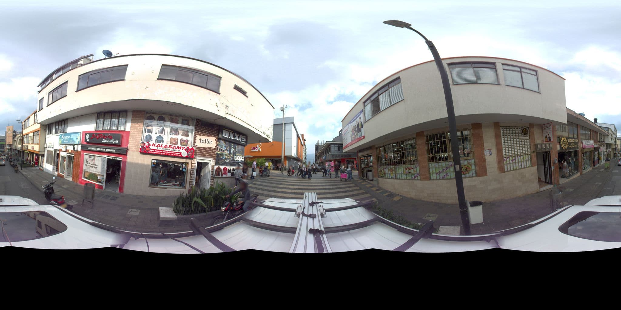 Street view near Hotel de la Calle Real, Armenia — © sarahantos (CC BY-SA · Mapillary)