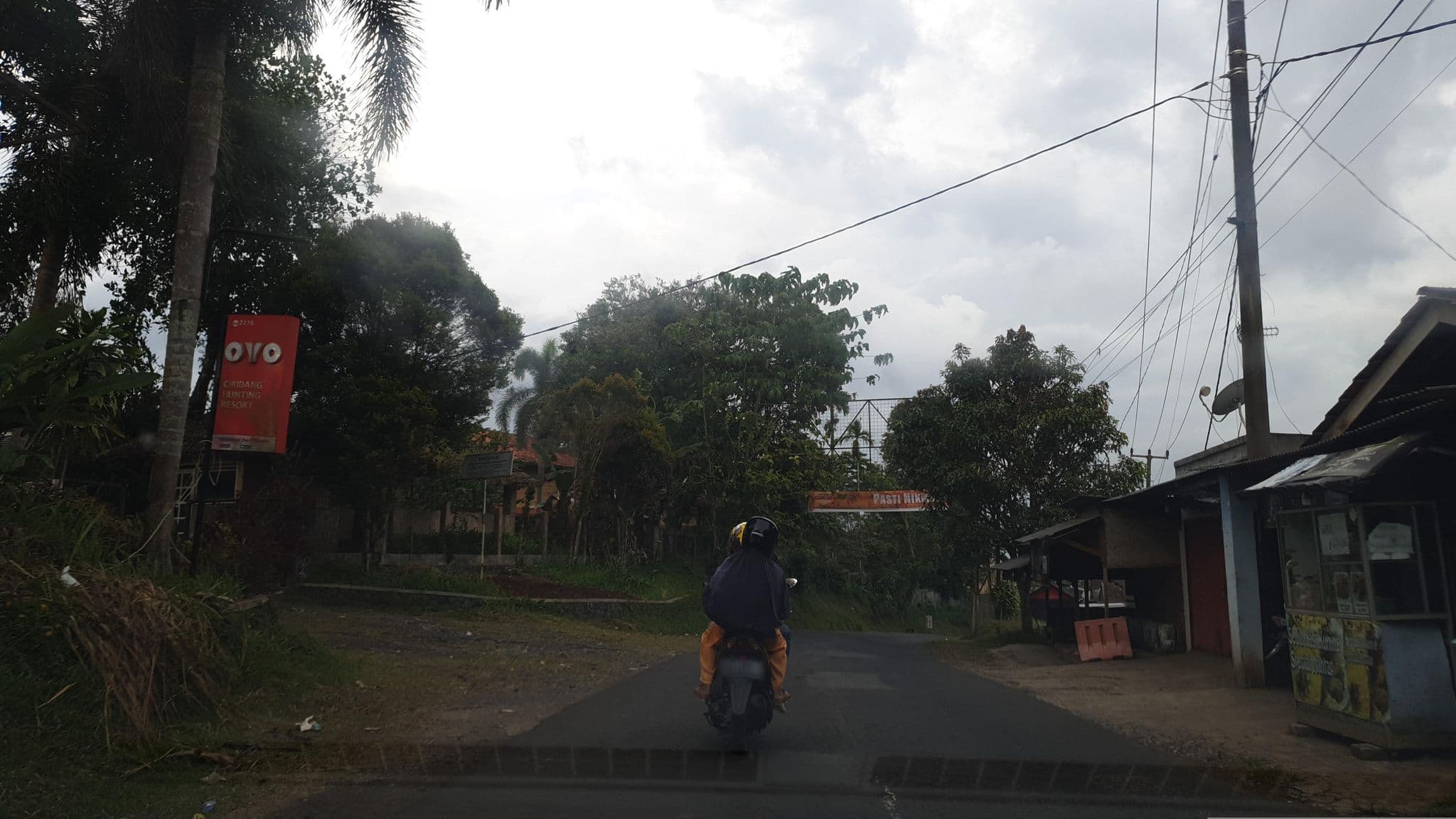 Street view near Cikidang Hunting Range Resort, Cicurug — © Kaart_Local (CC BY-SA · Mapillary)