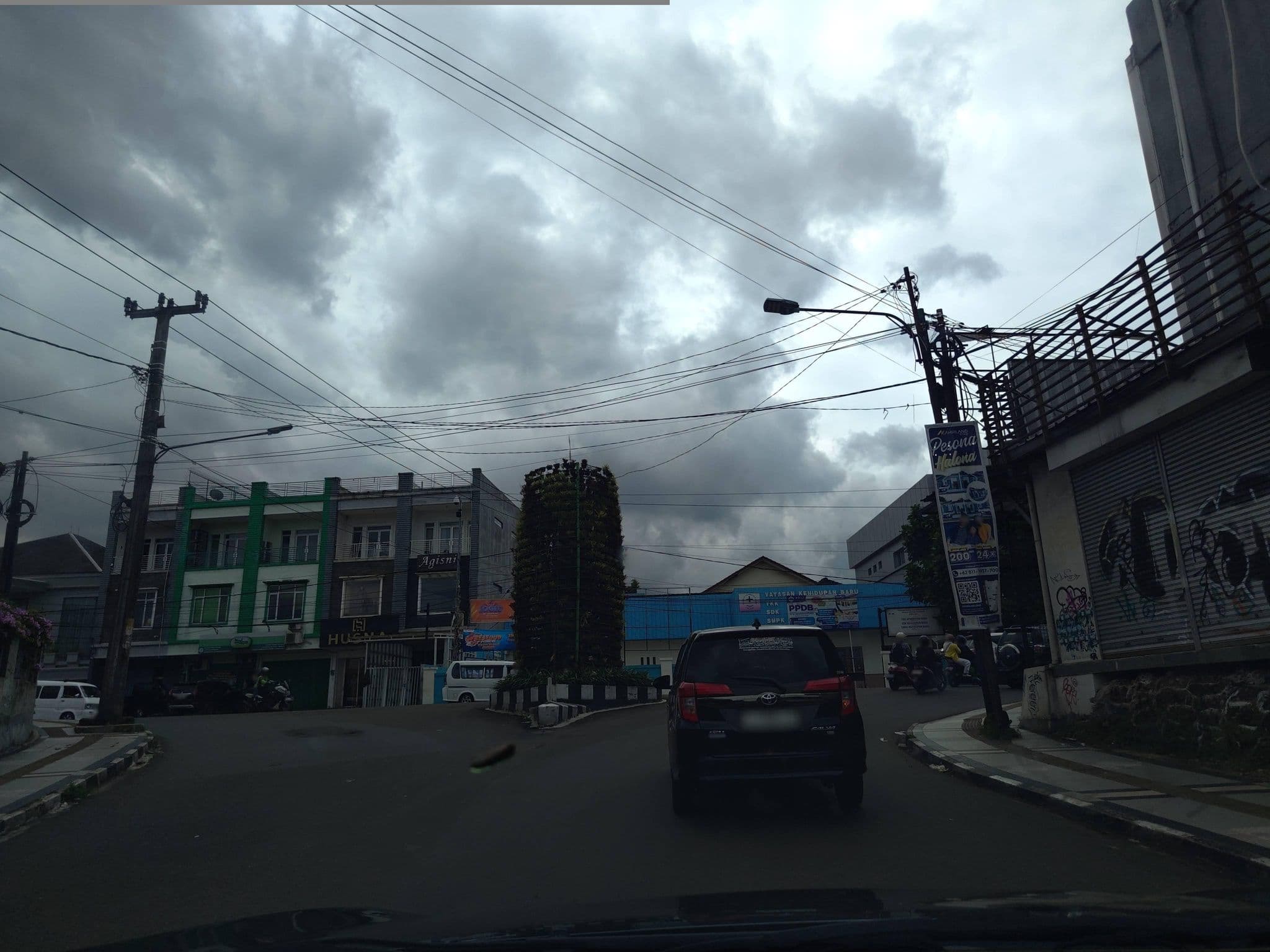 Street view near Hotel Selamat Cianjur, Sukabumi — © FotoPeta (CC BY-SA · Mapillary)