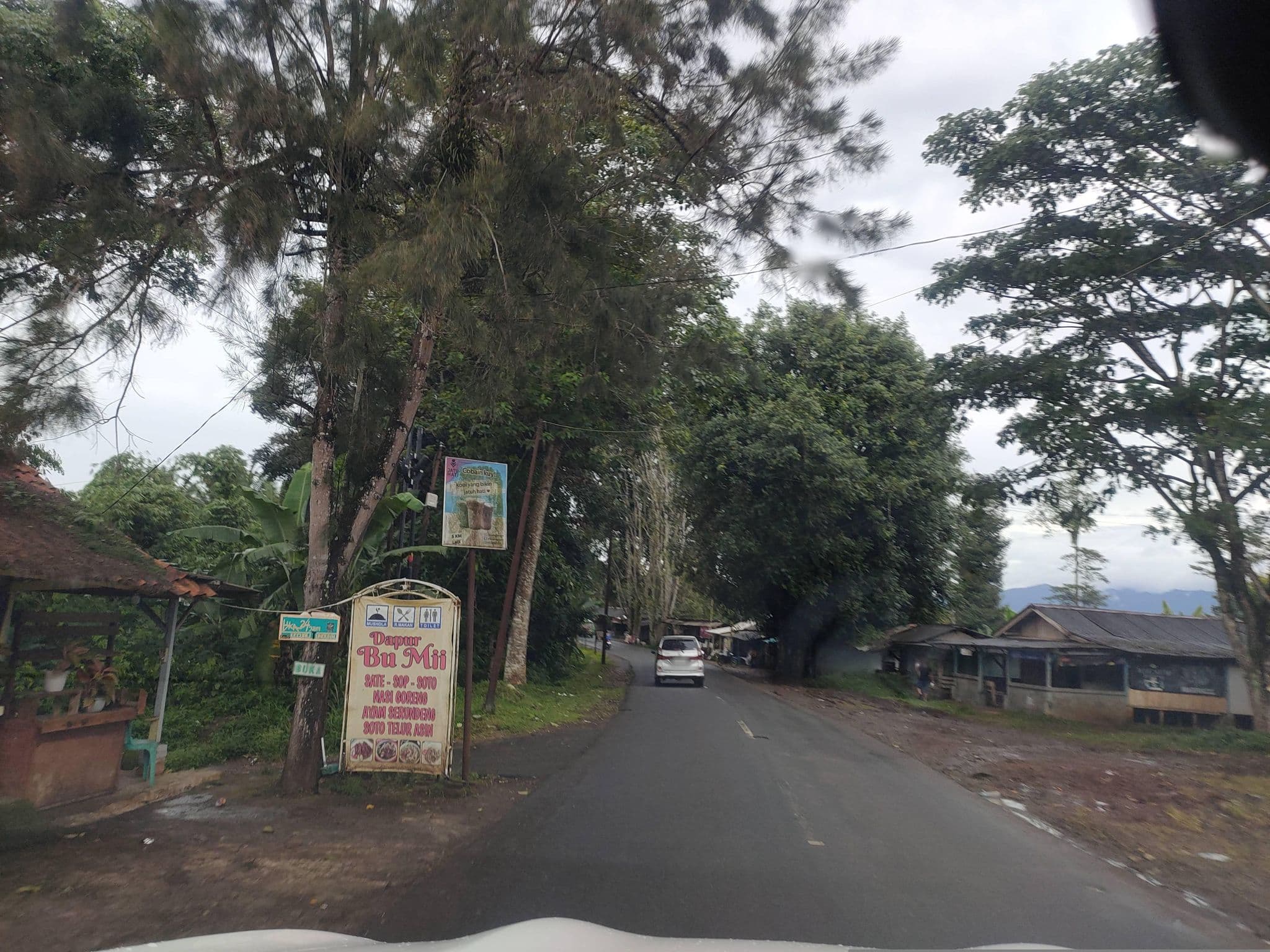 Street view near Devi Shakuntala Hotel, Cicurug — © Kaart_Local (CC BY-SA · Mapillary)