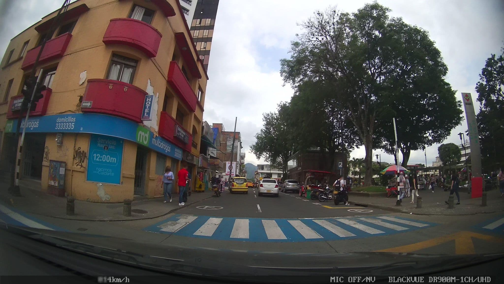 Street view near Hotel Alcones del Lago, Pereira — © kaart_2 (CC BY-SA · Mapillary)