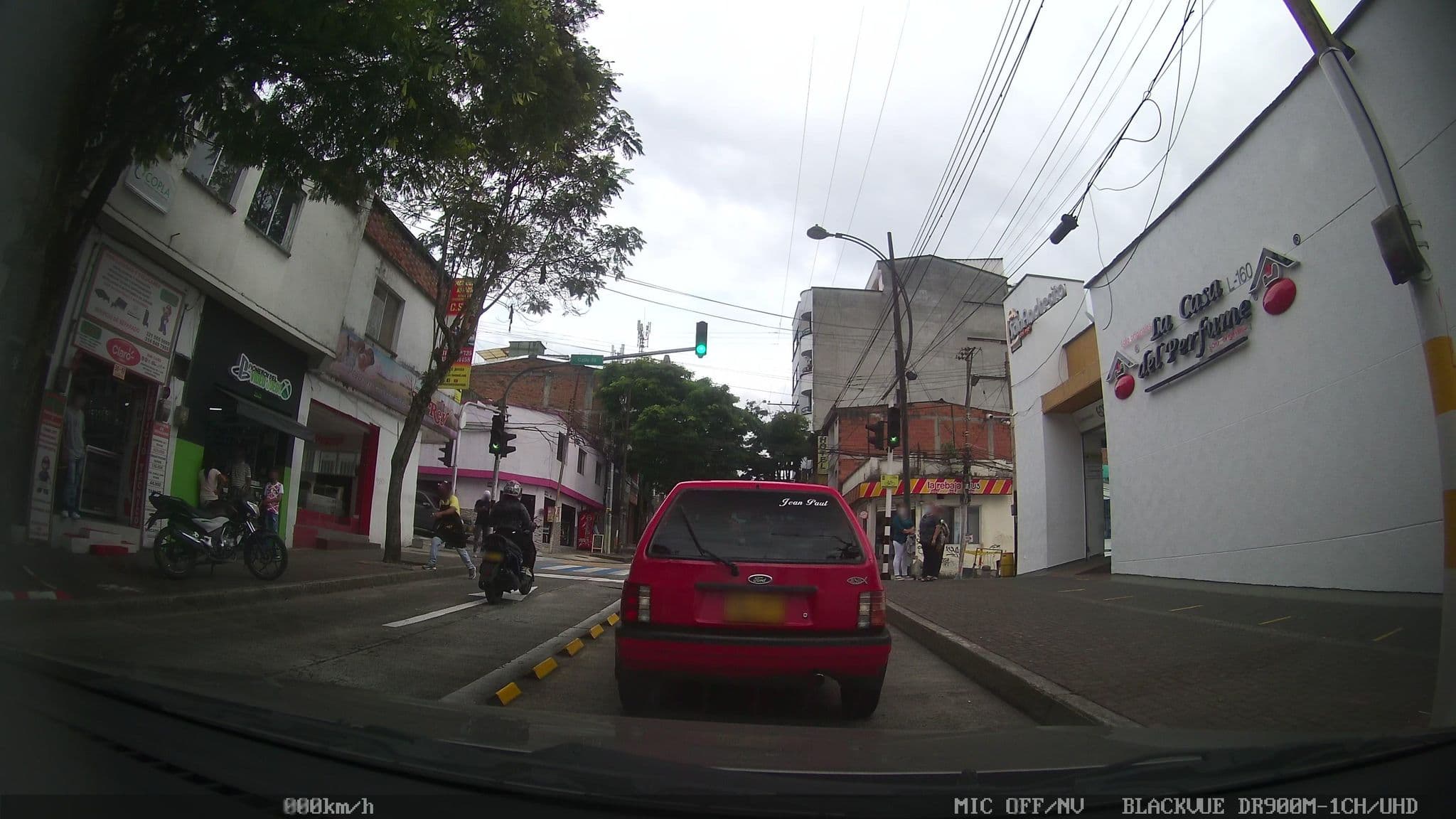 Street view near Hotel Santiago Pereira, Pereira — © kaart_2 (CC BY-SA · Mapillary)