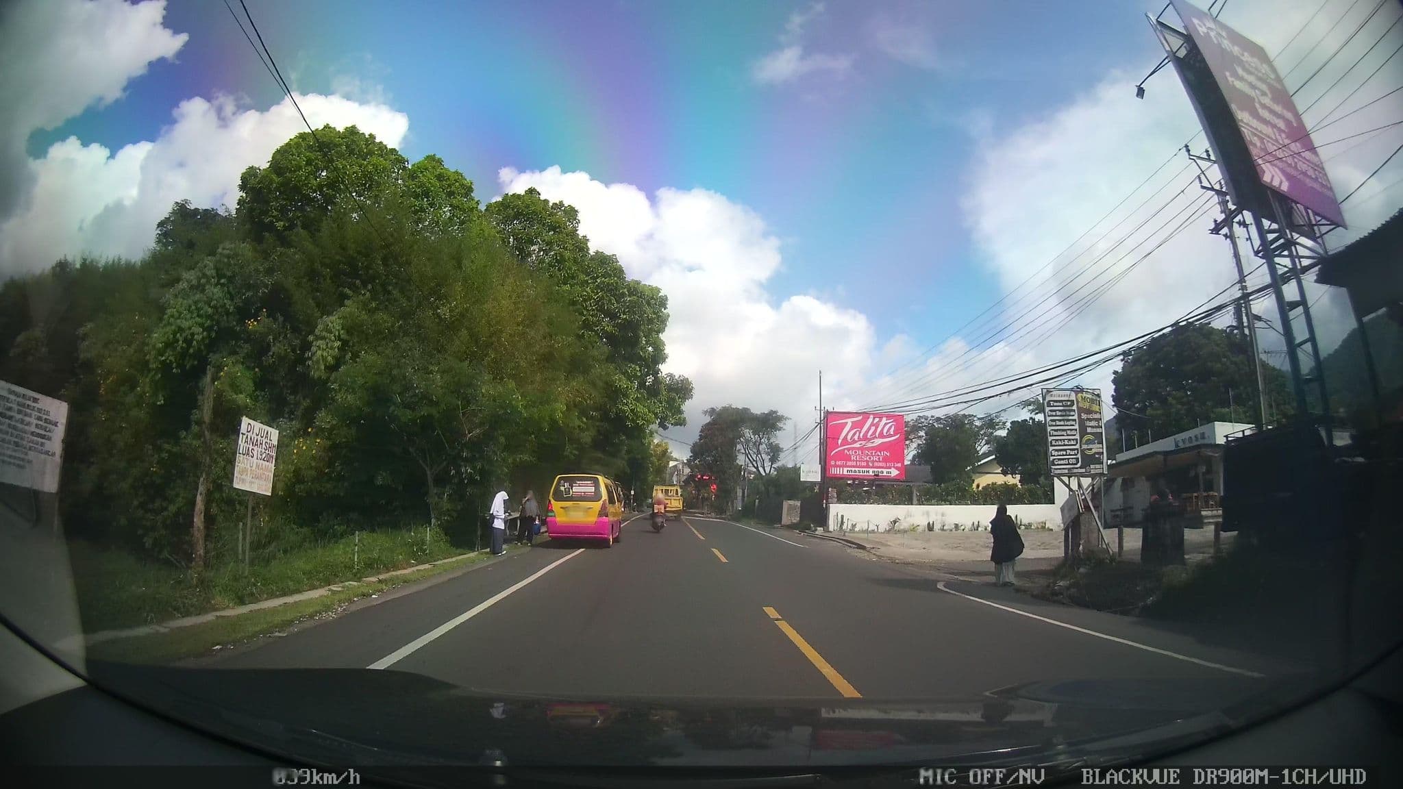 Street view near Villa Mirasole Puncak Pass, Cianjur — © kaart_2 (CC BY-SA · Mapillary)