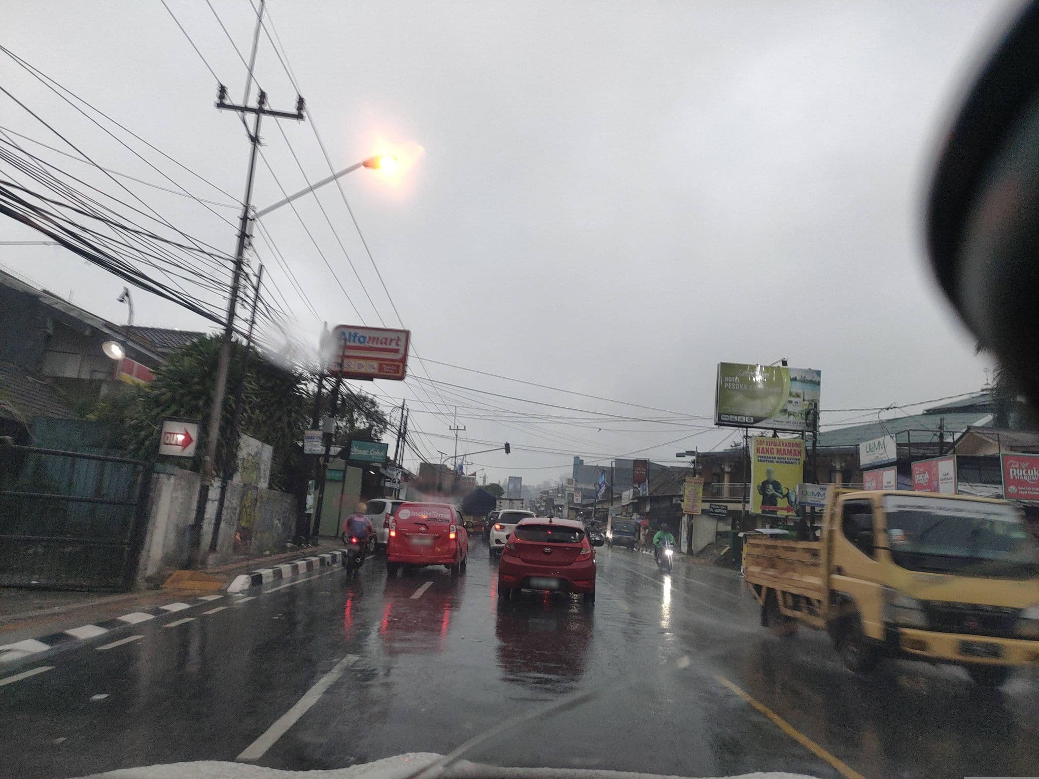 Street view near Vimalas Villa, Caringin — © Kaart_Local (CC BY-SA · Mapillary)