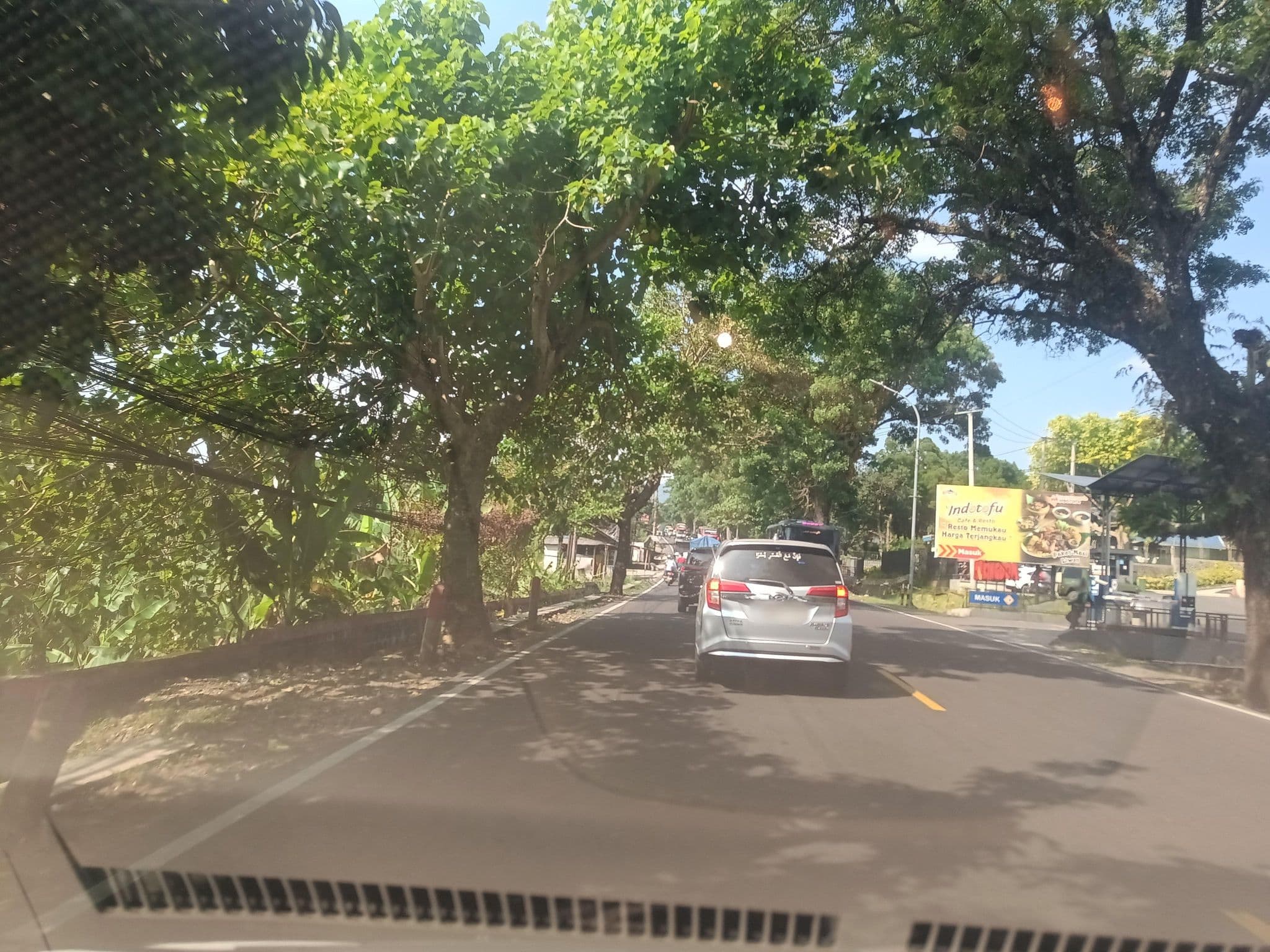 Street view near Villa Permata, Caringin — © hen0ch (CC BY-SA · Mapillary)