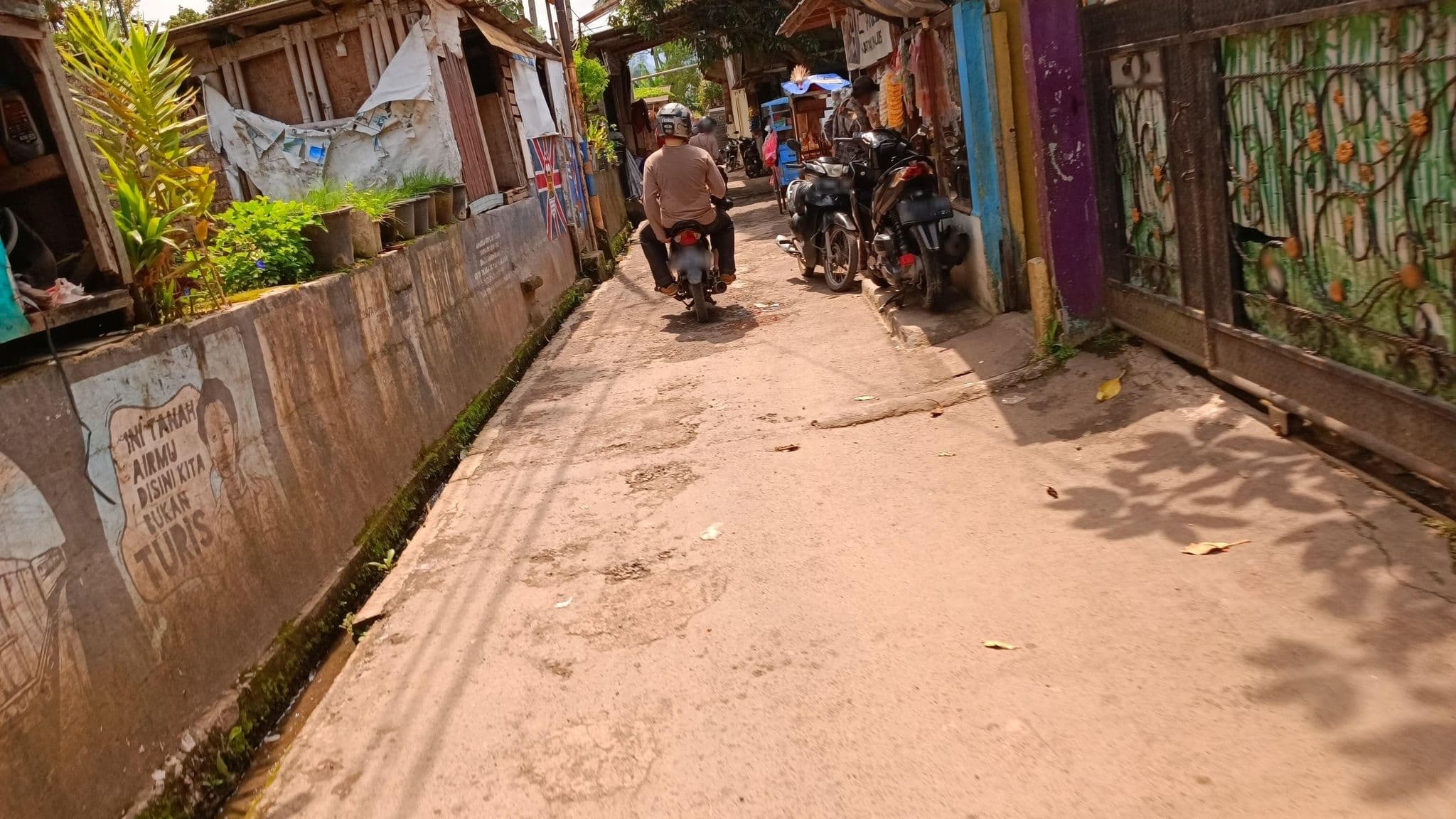 Street view near Villa Skotelen, Caringin — © riyadiwibowo (CC BY-SA · Mapillary)