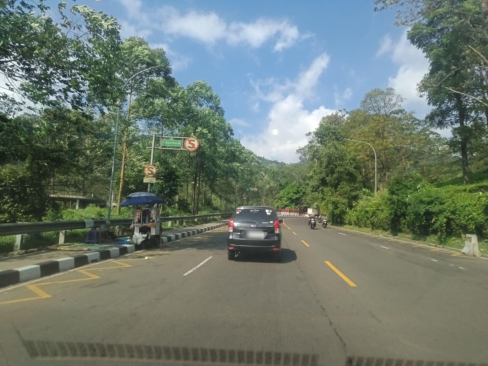 Street view near Meeting room Hotel Seruni 3, Caringin — © hen0ch (CC BY-SA · Mapillary)